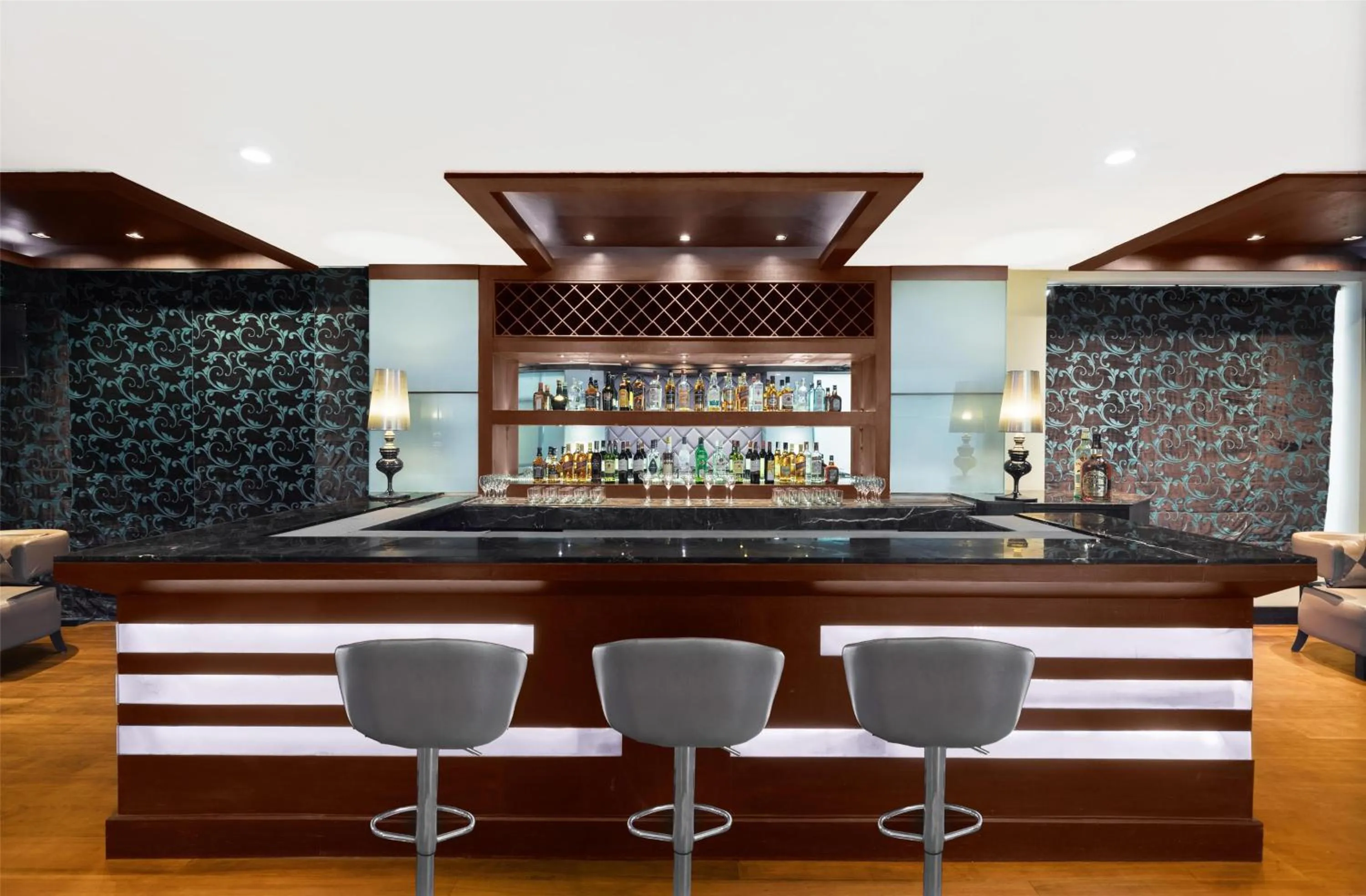 Lounge or bar in Country Inn & Suites by Radisson, Gurugram Sector 12