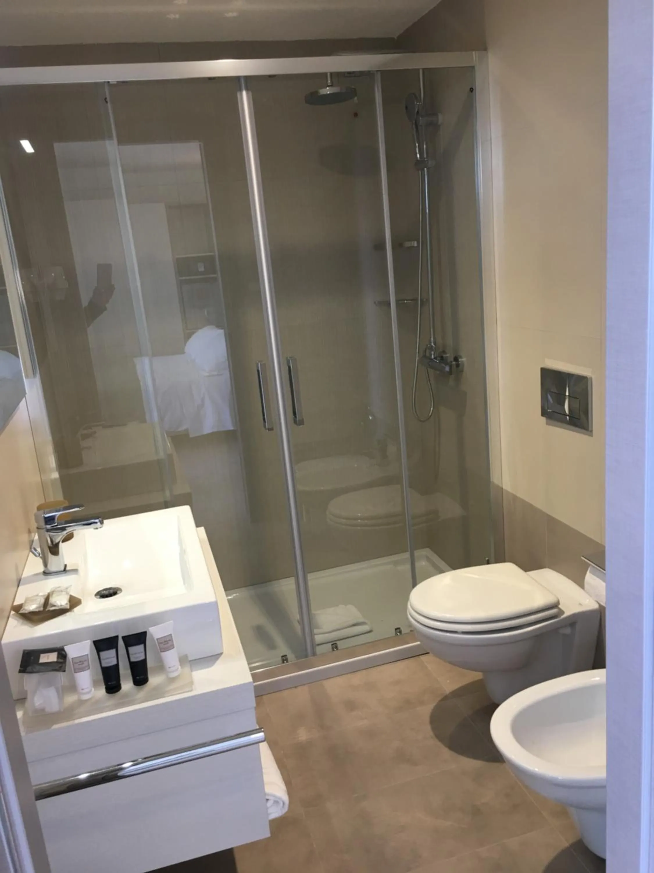 Shower in Hotel Stele di Nora