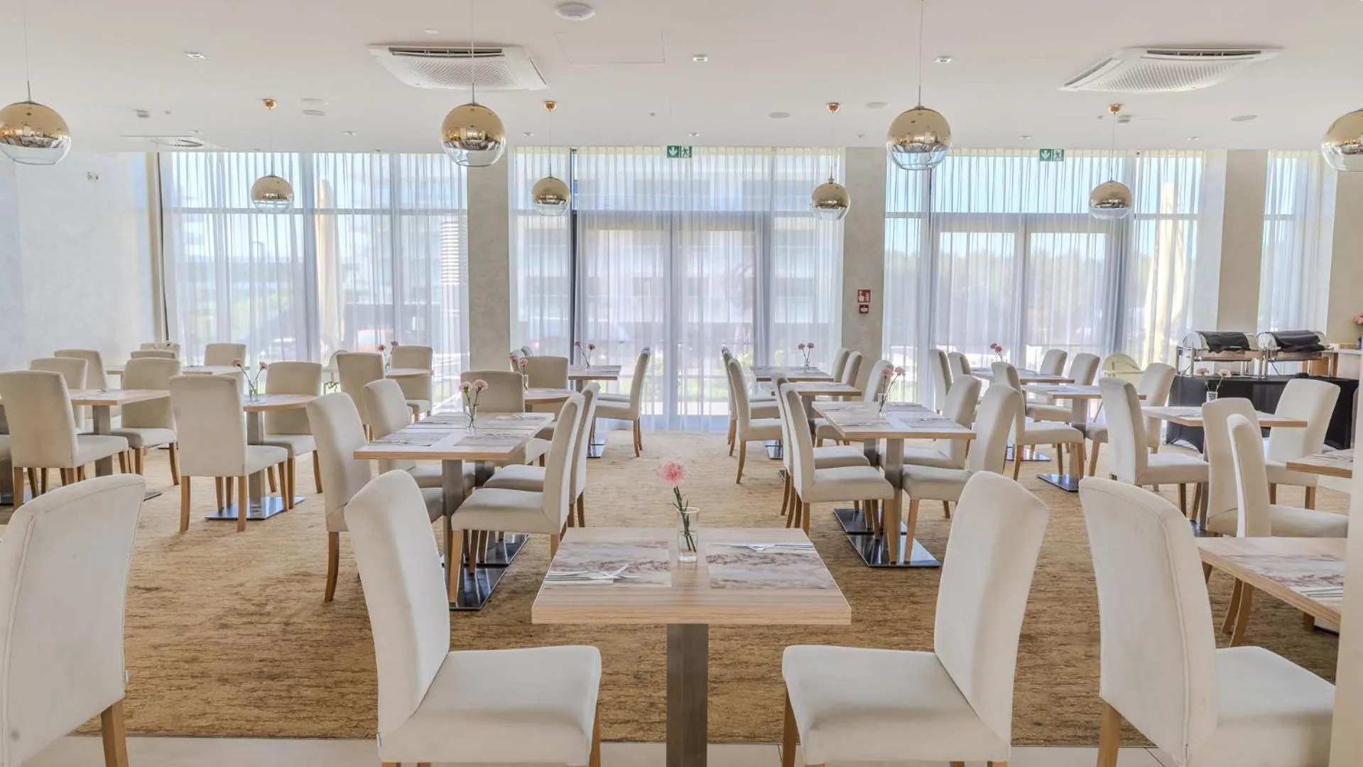 Restaurant/places to eat in Baltic Plaza Hotel Medi Spa