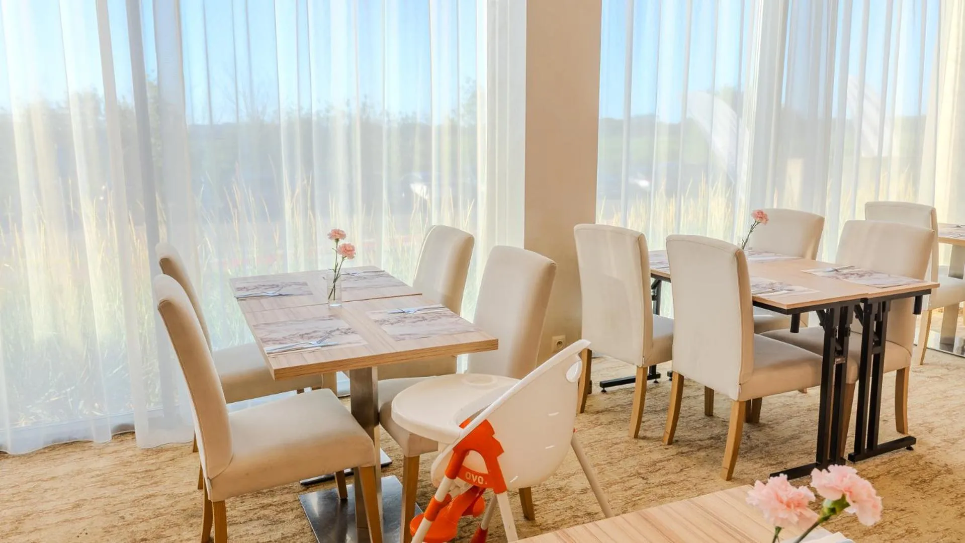 Restaurant/places to eat in Baltic Plaza Hotel Medi Spa