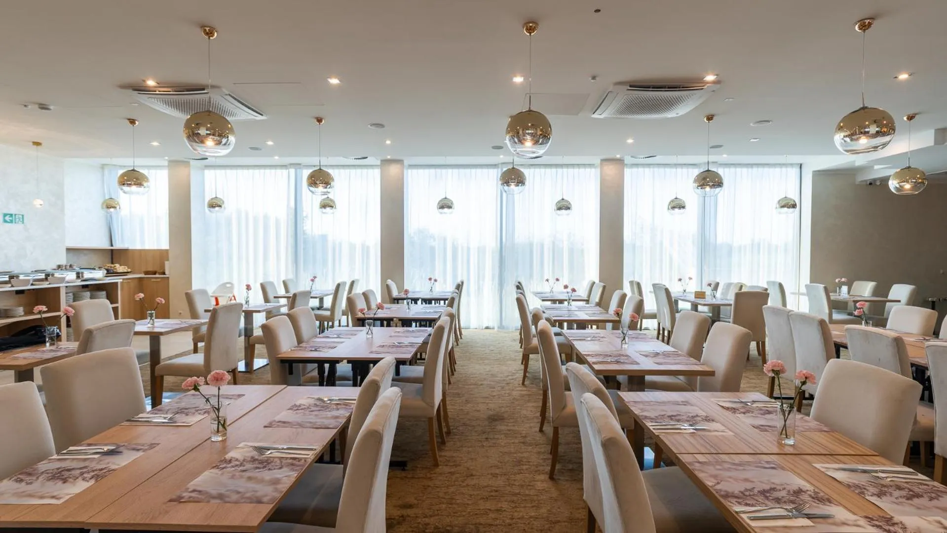 Restaurant/places to eat in Baltic Plaza Hotel Medi Spa