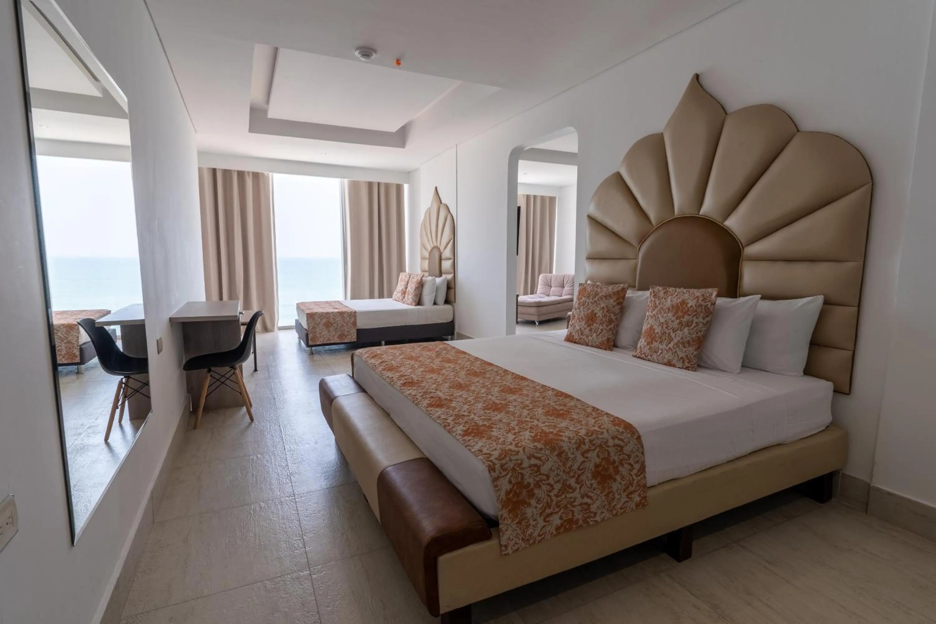 Photo of the whole room, Bed in Hotel Cartagena Dubai