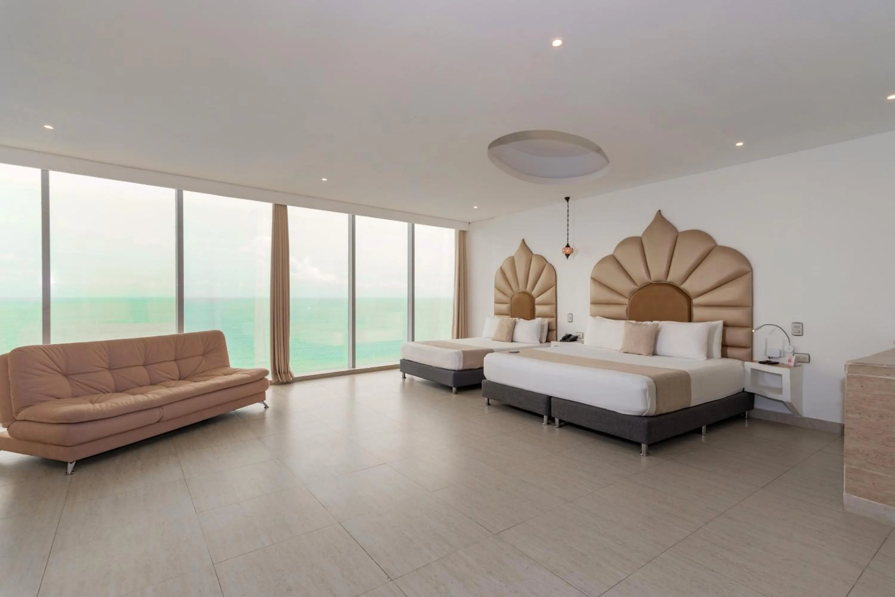 Photo of the whole room, Bed in Hotel Cartagena Dubai