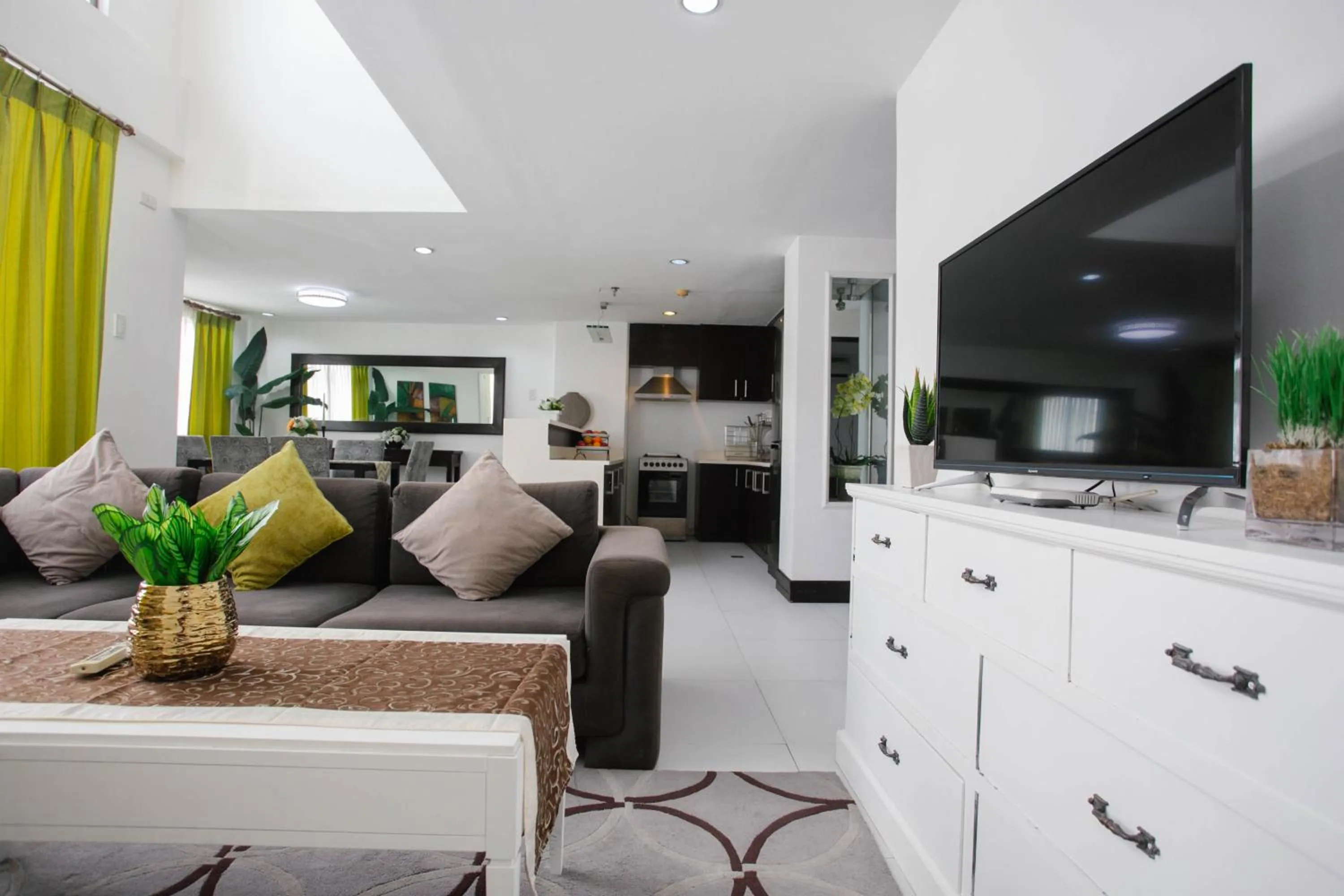 Diamond Suites and Residences