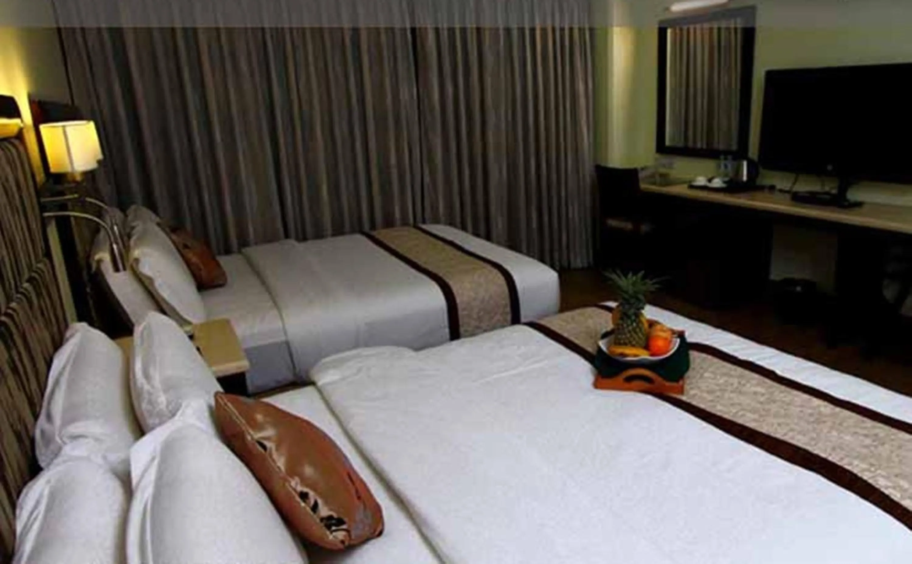 Hot Tub, Bed in Diamond Suites and Residences