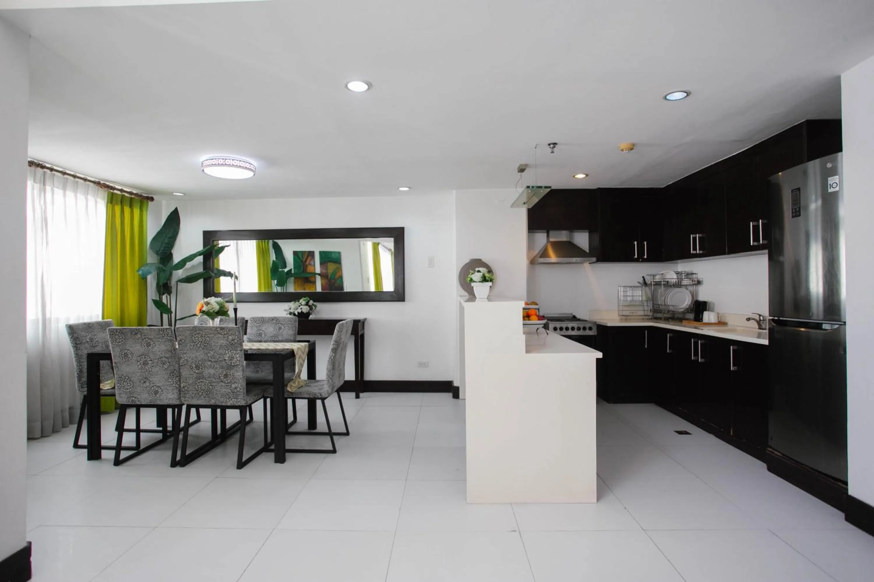 Diamond Suites and Residences