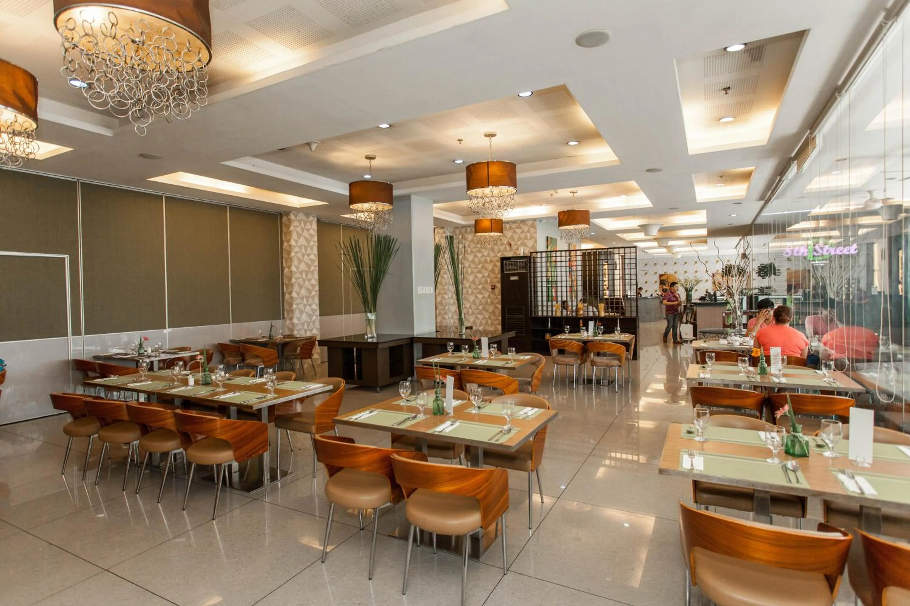 Restaurant/places to eat in Diamond Suites and Residences