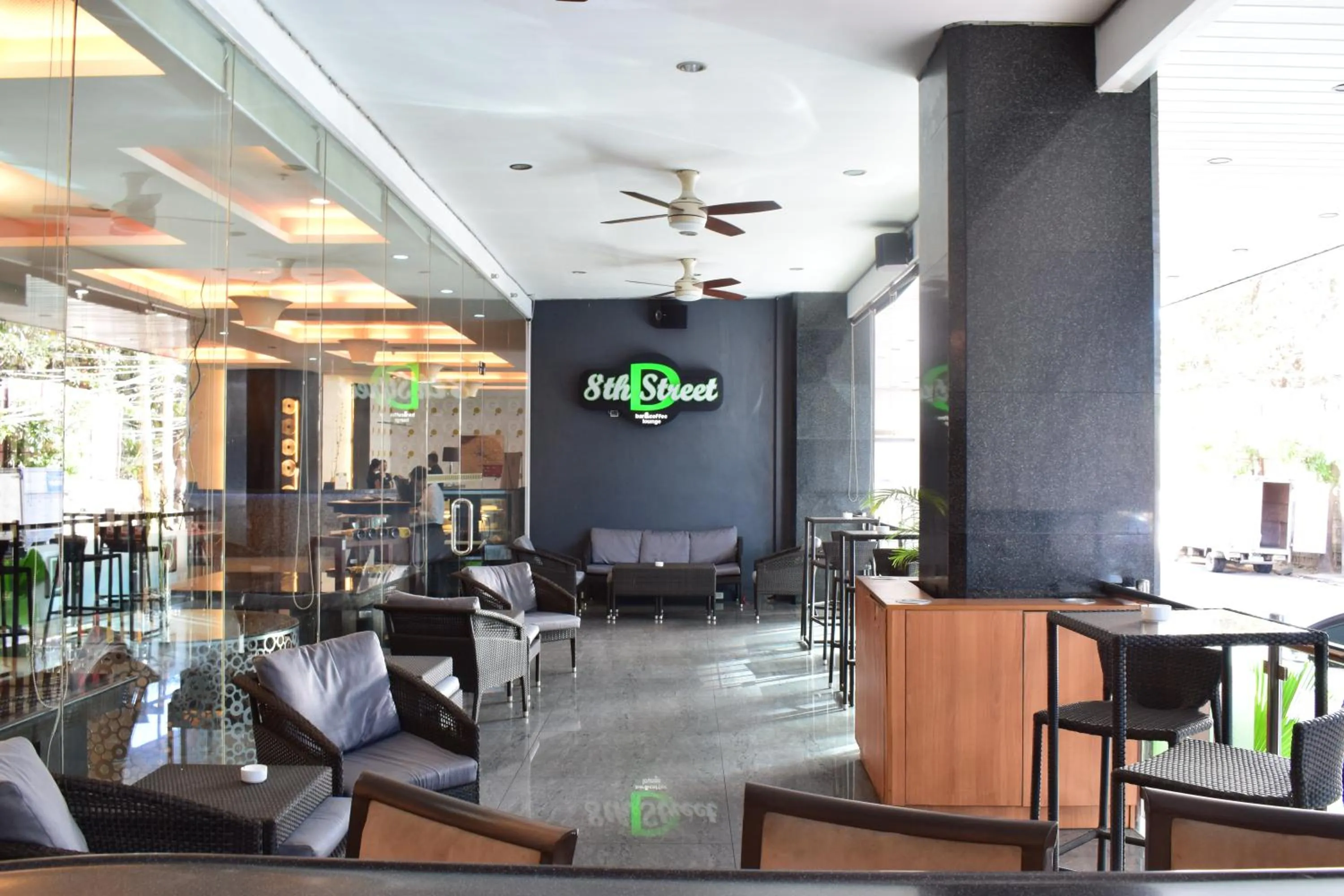 Lounge or bar in Diamond Suites and Residences