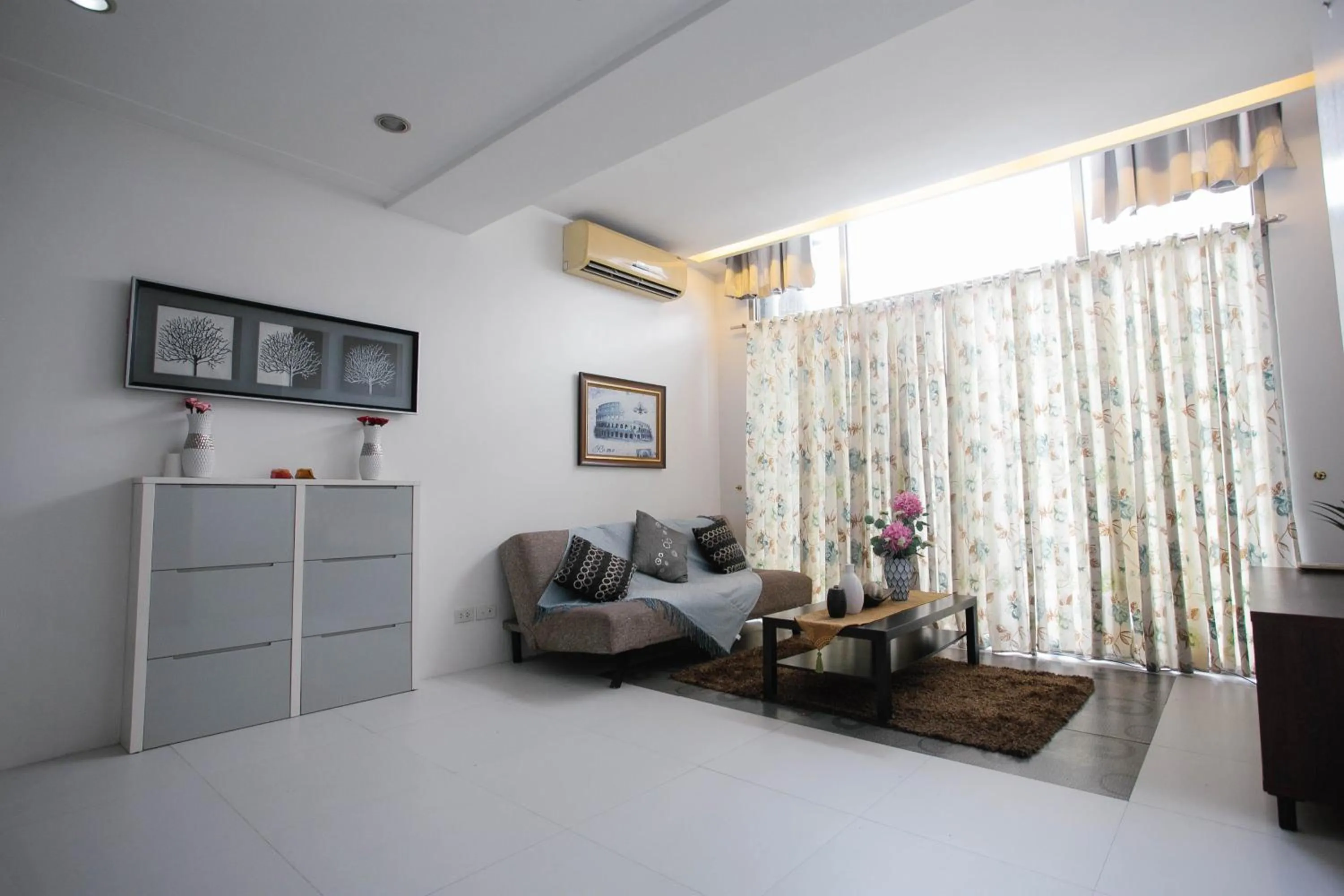 TV and multimedia in Diamond Suites and Residences