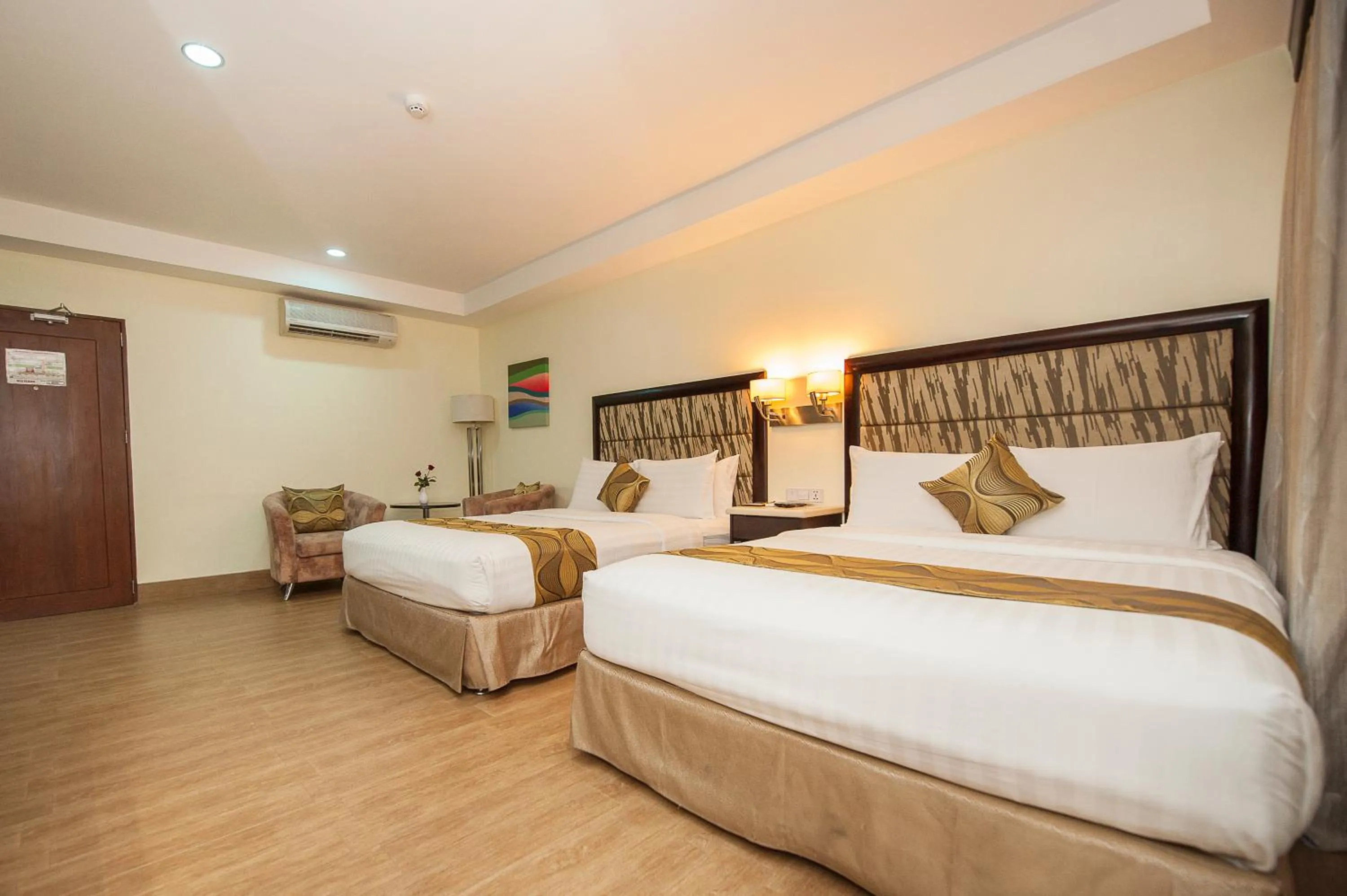 Photo of the whole room, Bed in Diamond Suites and Residences