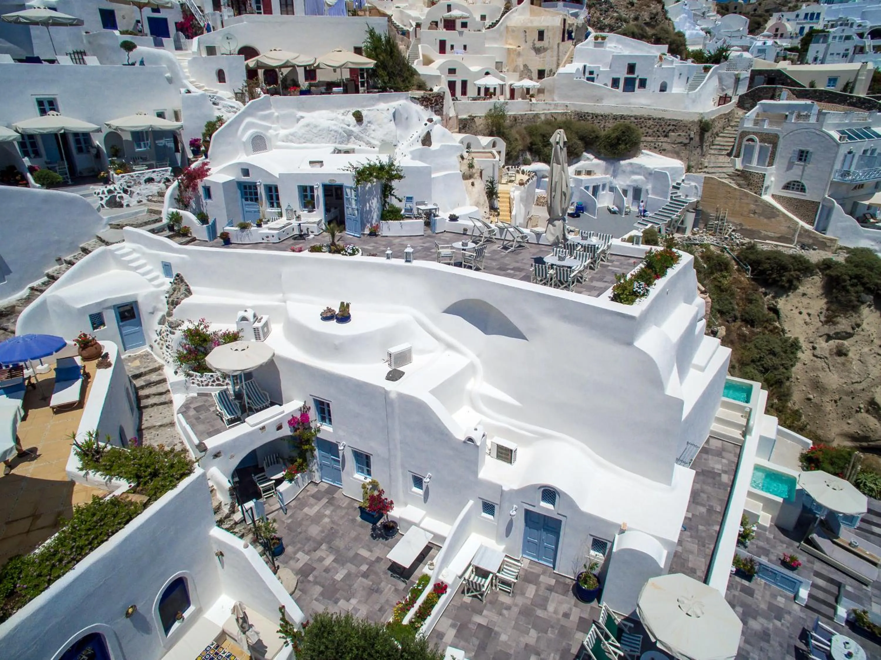 Property building in Aris Caves
