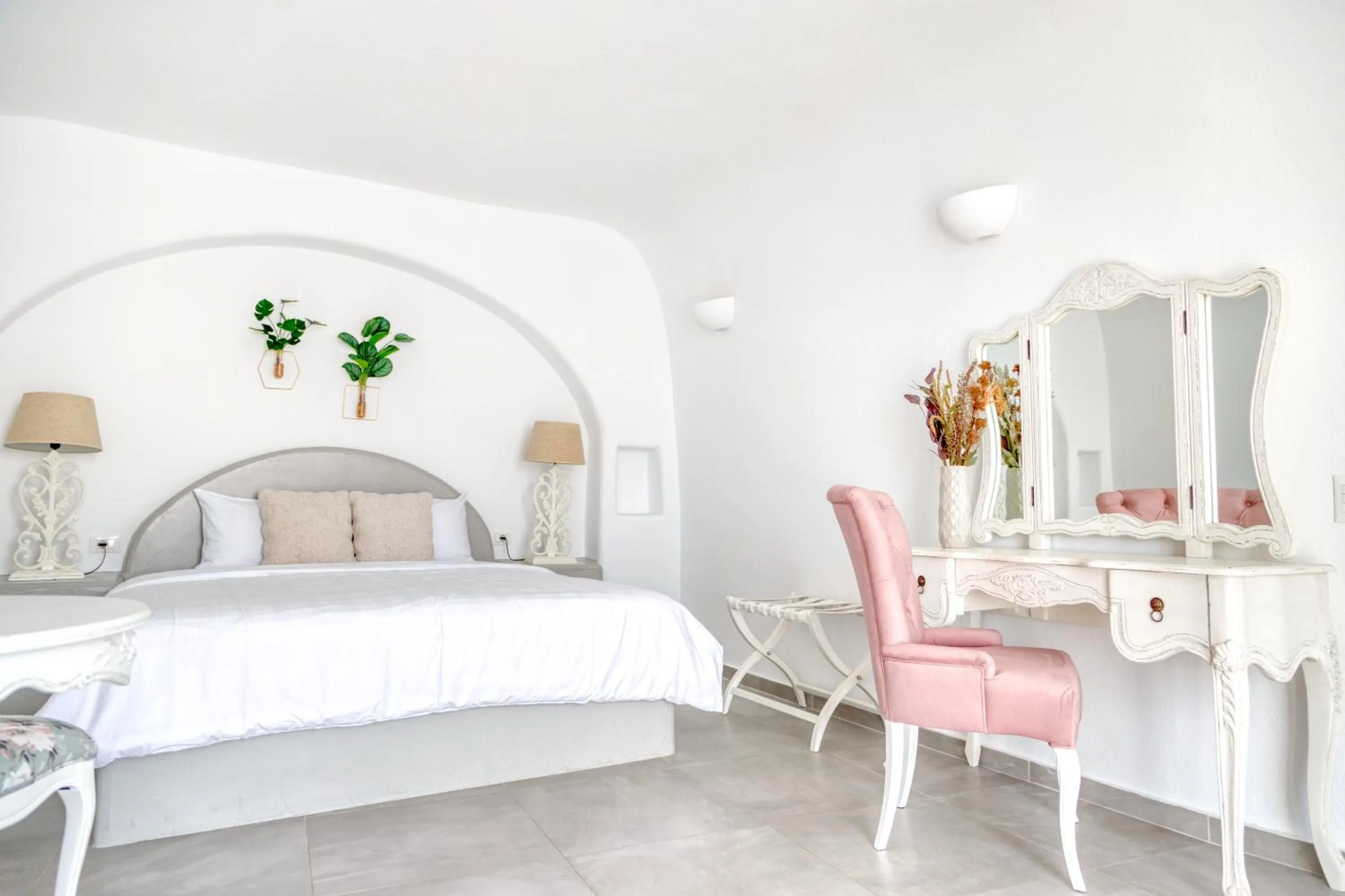 Bedroom, Bed in Aris Caves