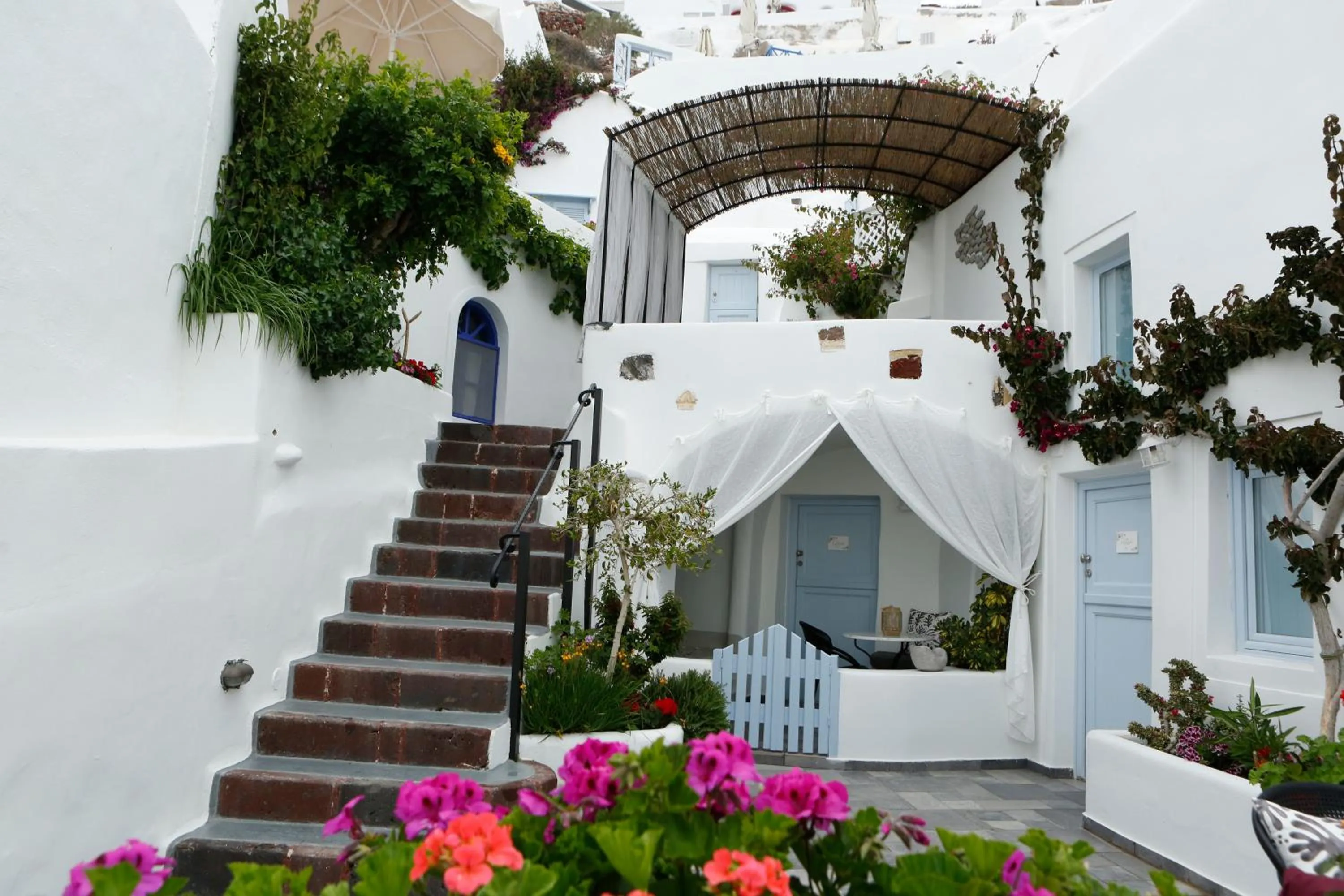 Property building in Aris Caves