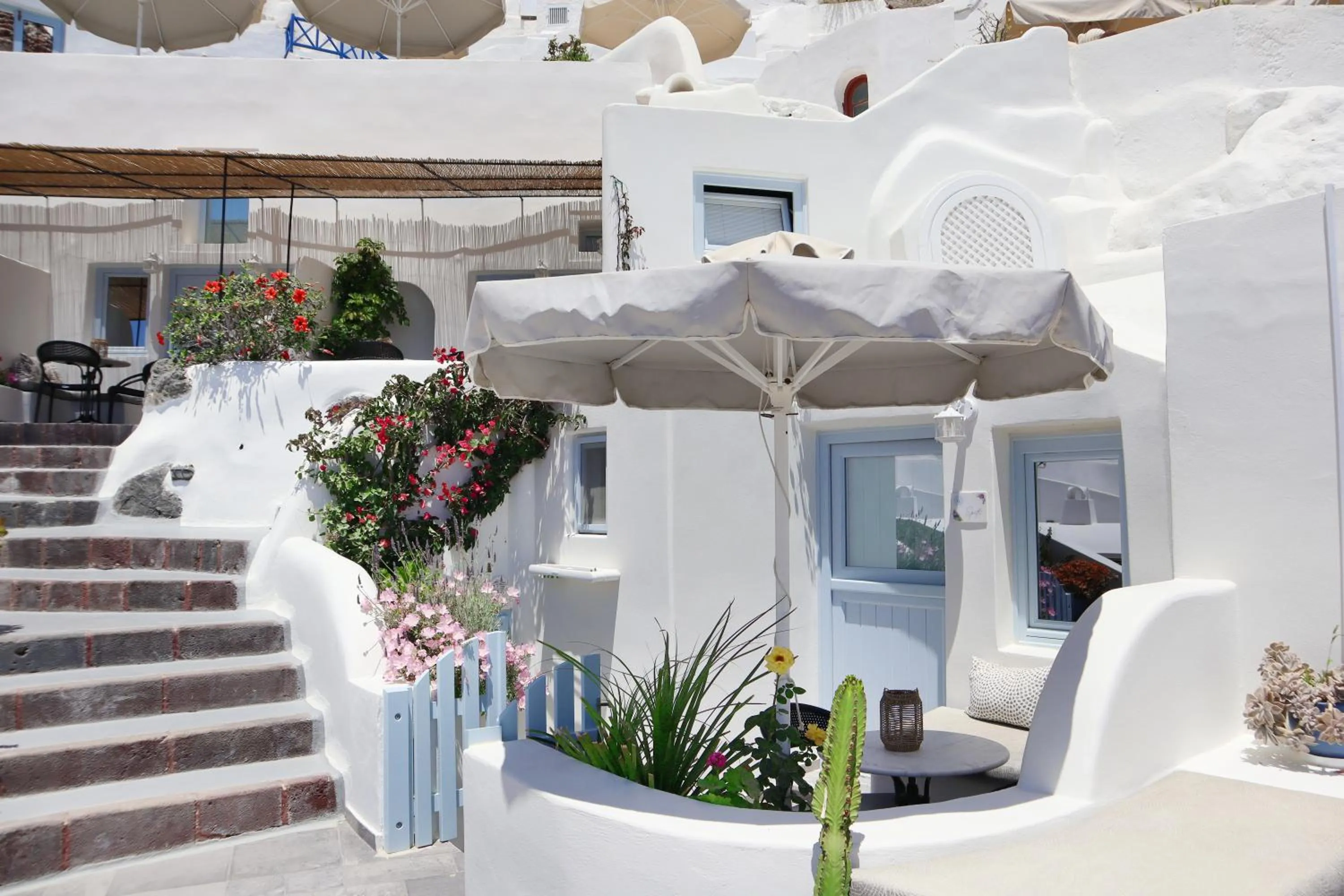 Property building in Aris Caves