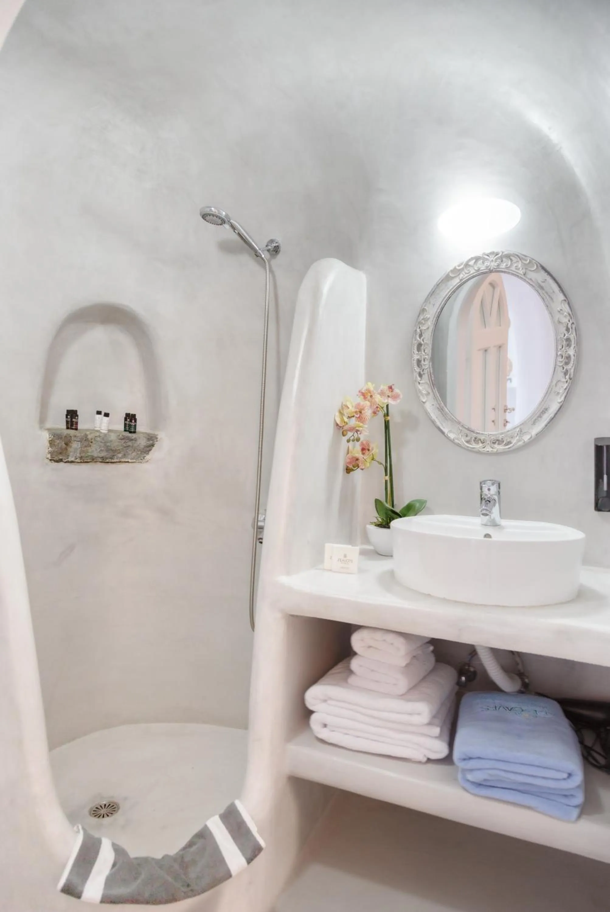 Bathroom in Aris Caves