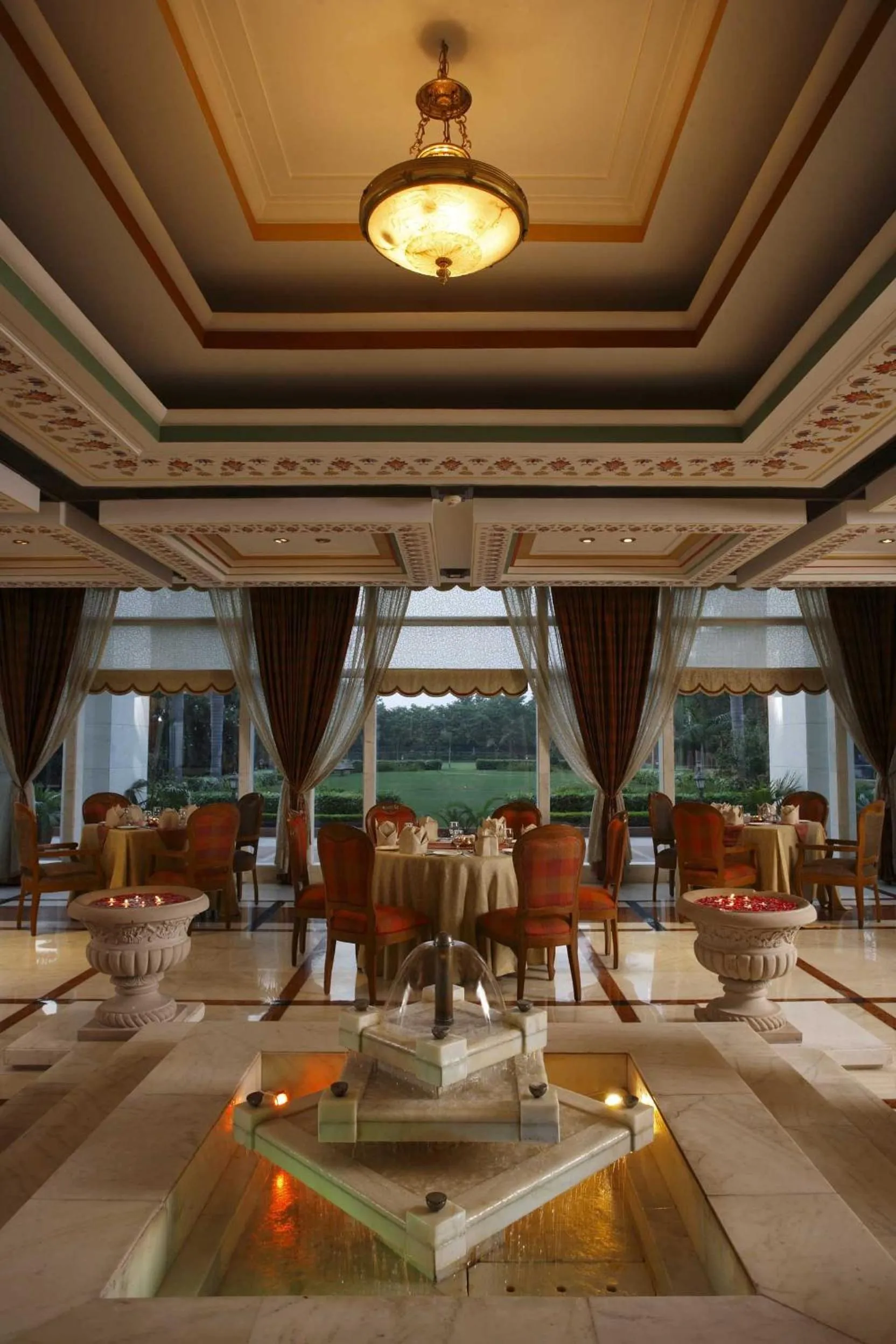 Restaurant/places to eat in Jaypee Palace Hotel