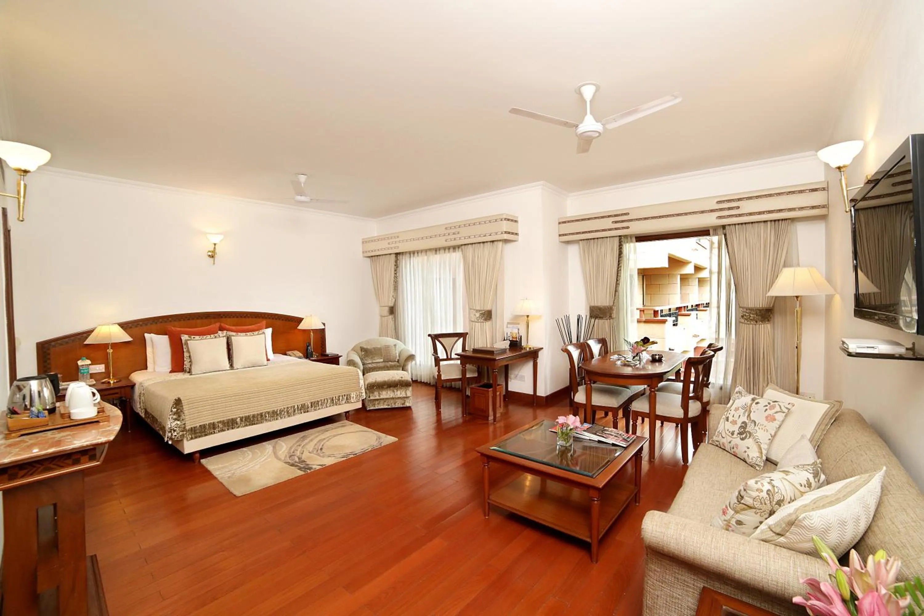 Day, Bed in Jaypee Palace Hotel