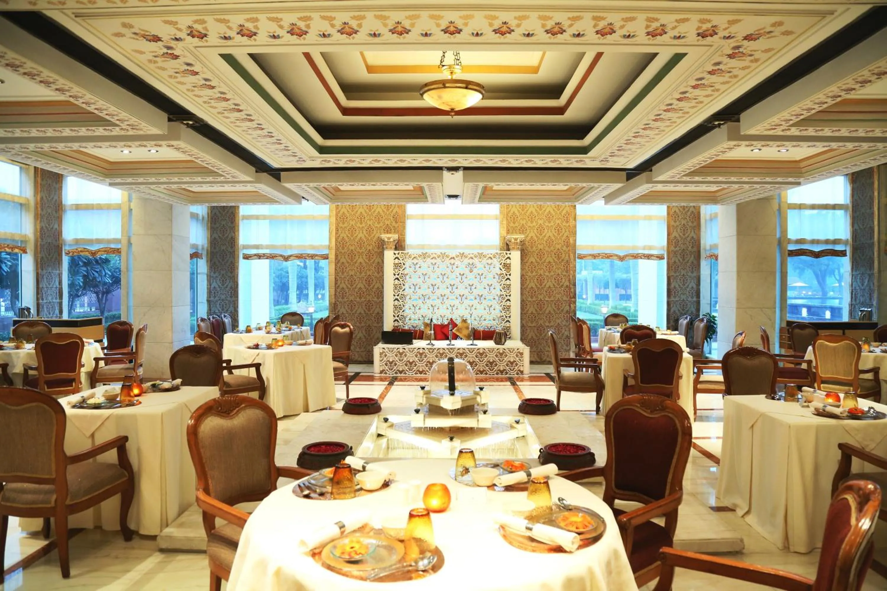 Restaurant/places to eat in Jaypee Palace Hotel