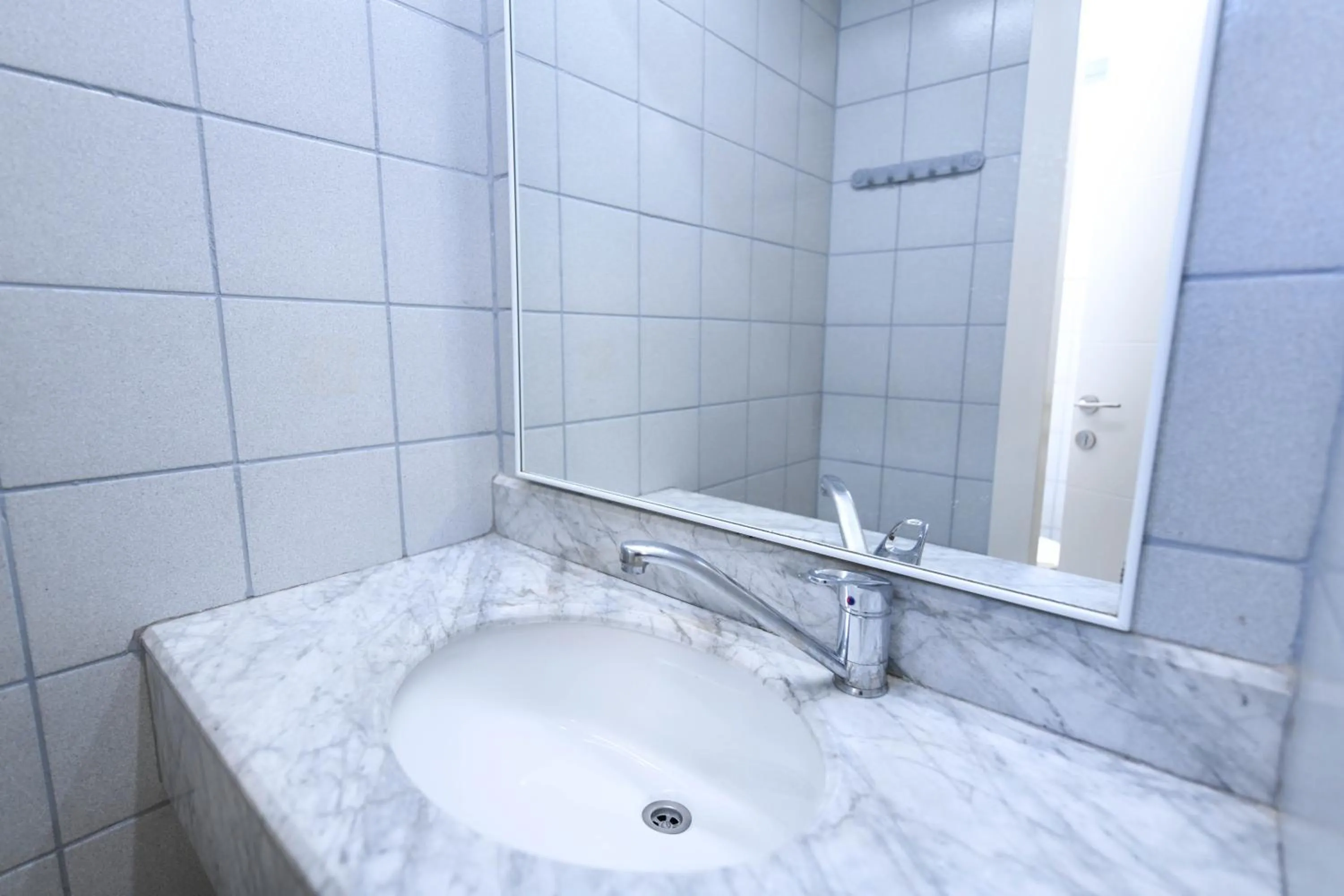 Shower in HI - Eilat Hostel