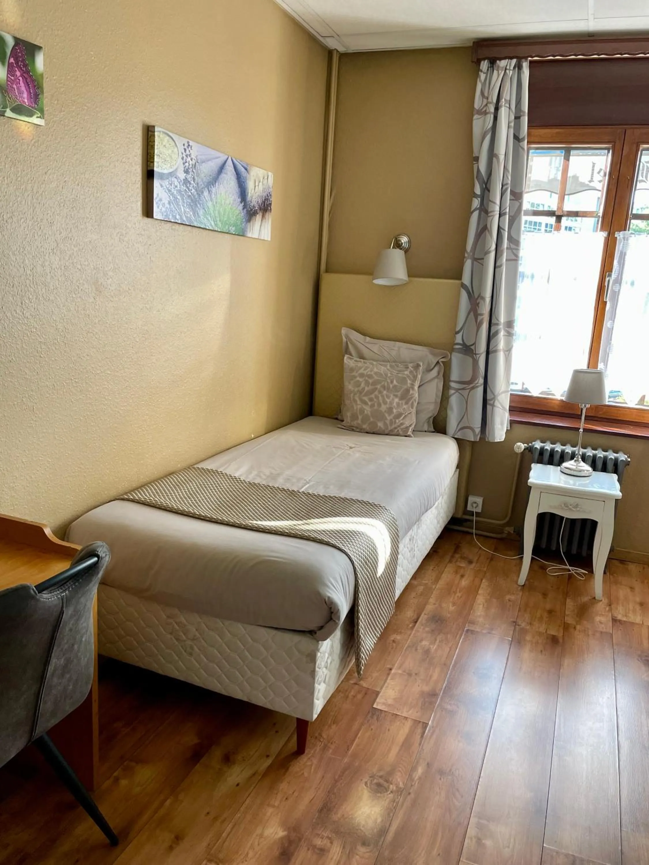 Bed in Hotel Des Ardennes