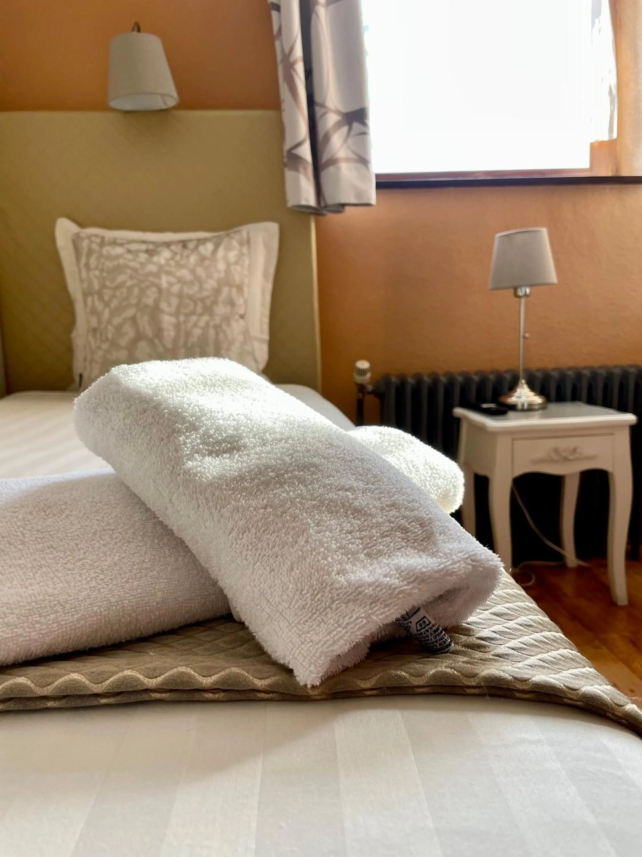 Bed in Hotel Des Ardennes