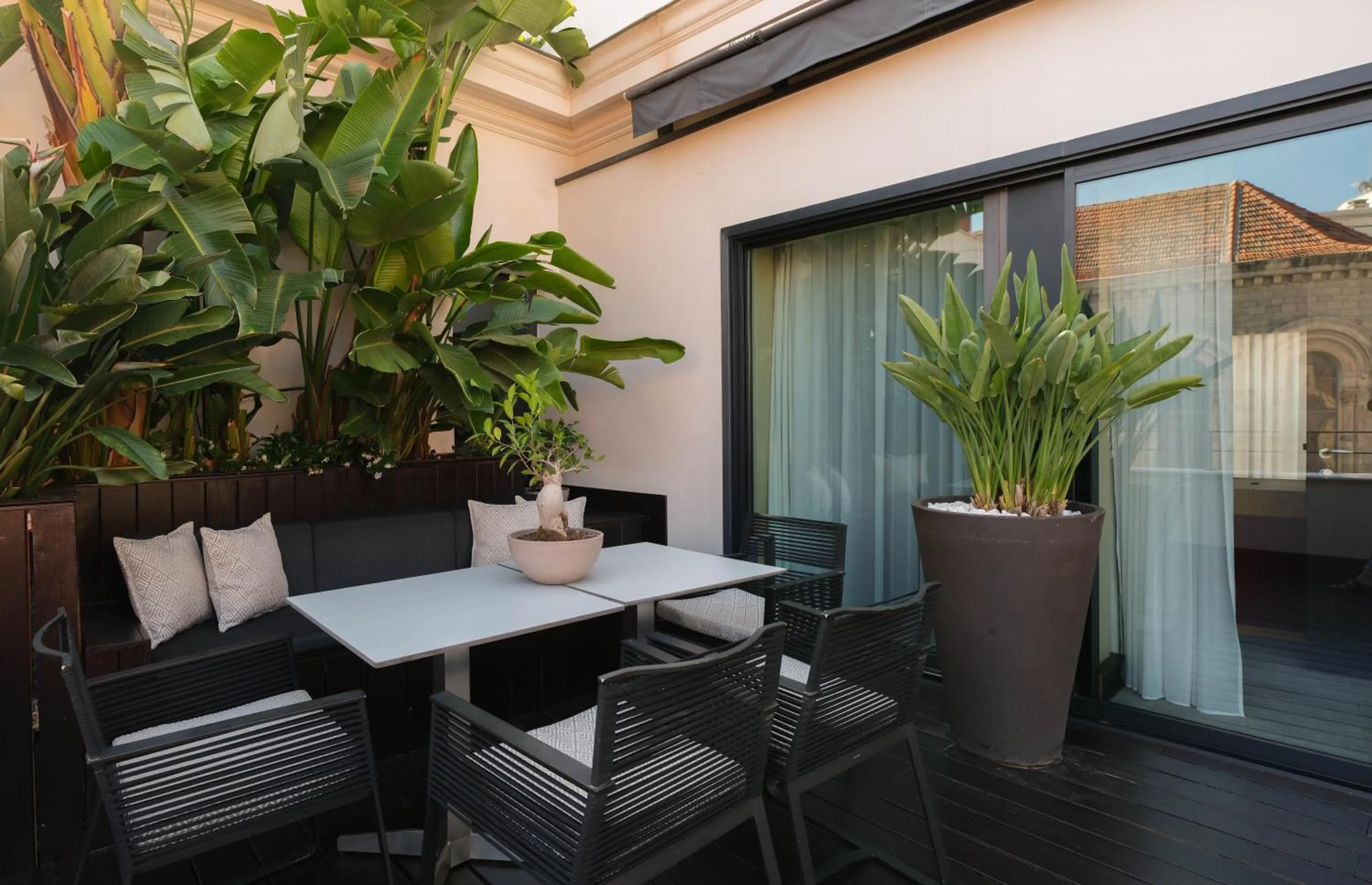 Balcony/Terrace in Five Seas by Inwood Hotels