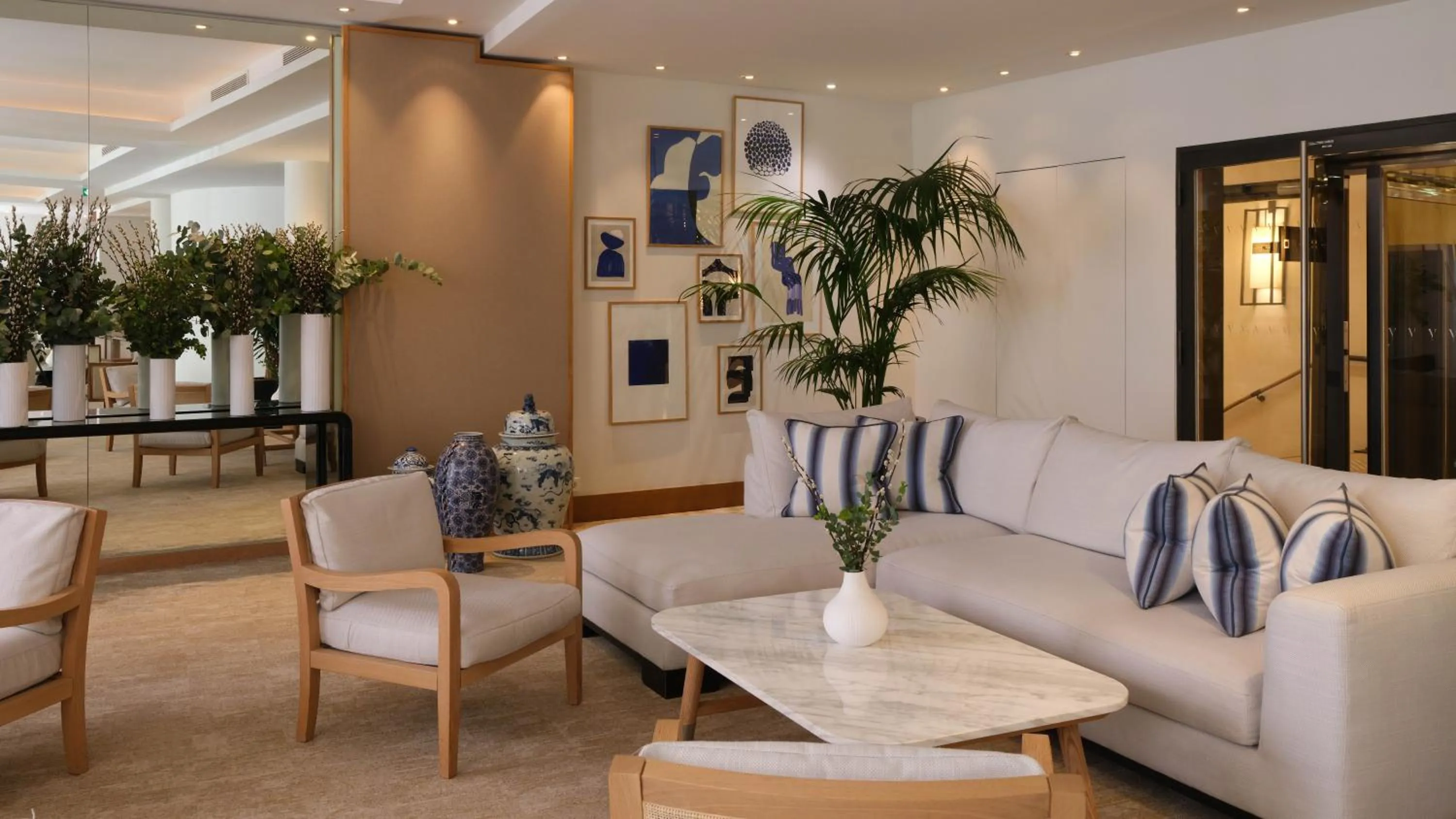 Lobby or reception in Five Seas by Inwood Hotels