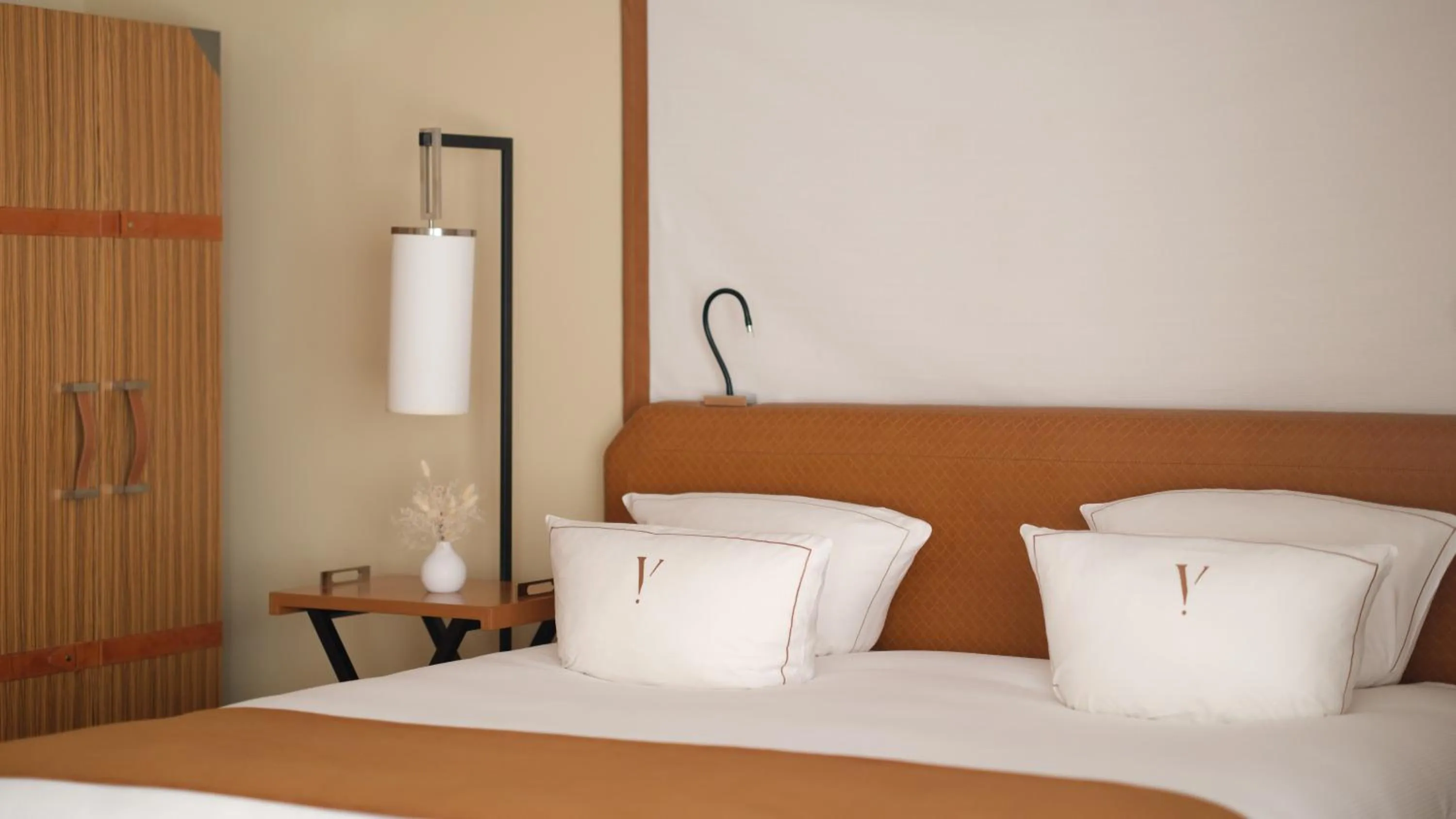 Bed in Five Seas by Inwood Hotels