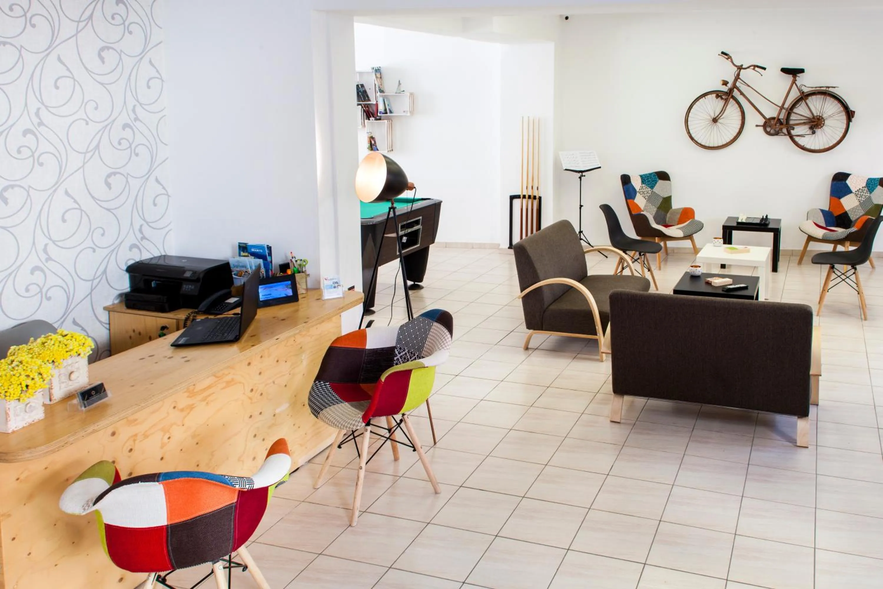 Lounge or bar in Elychryson