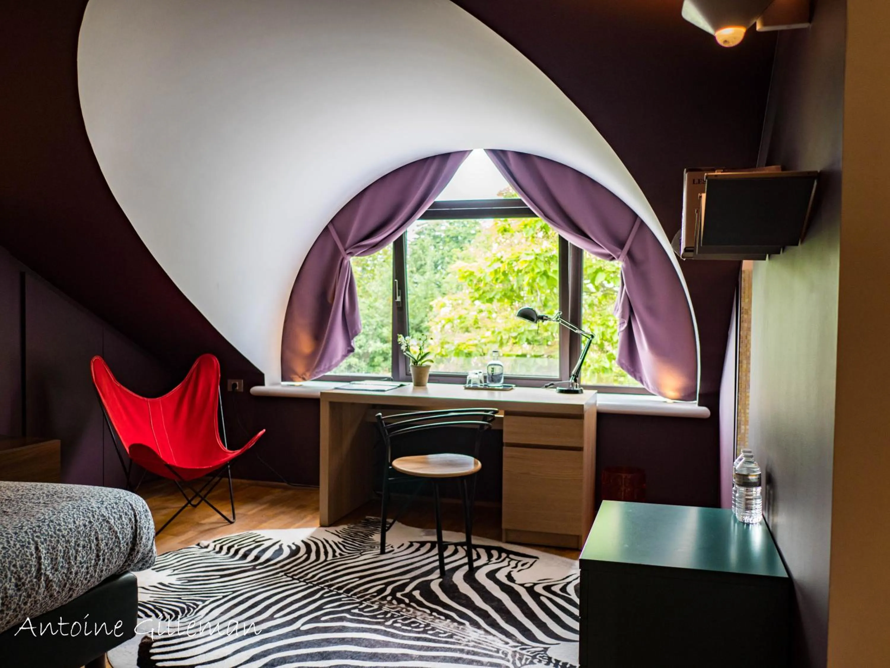 Decorative detail, Bed in La Petite Bruyere De Renaix