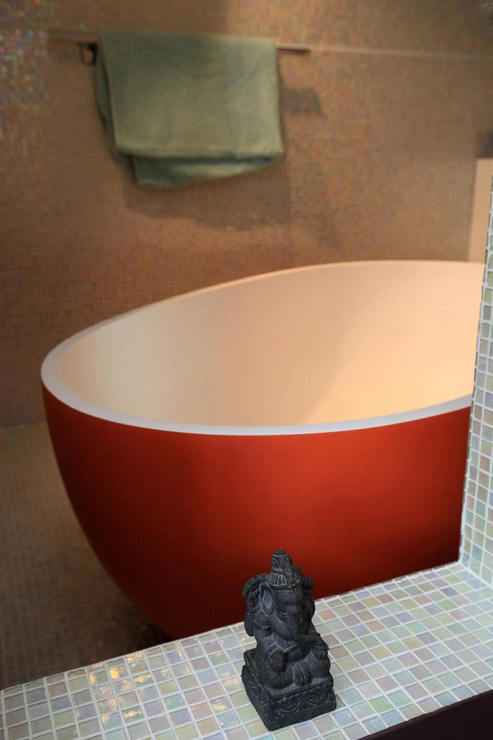 Bath in La Petite Bruyere De Renaix