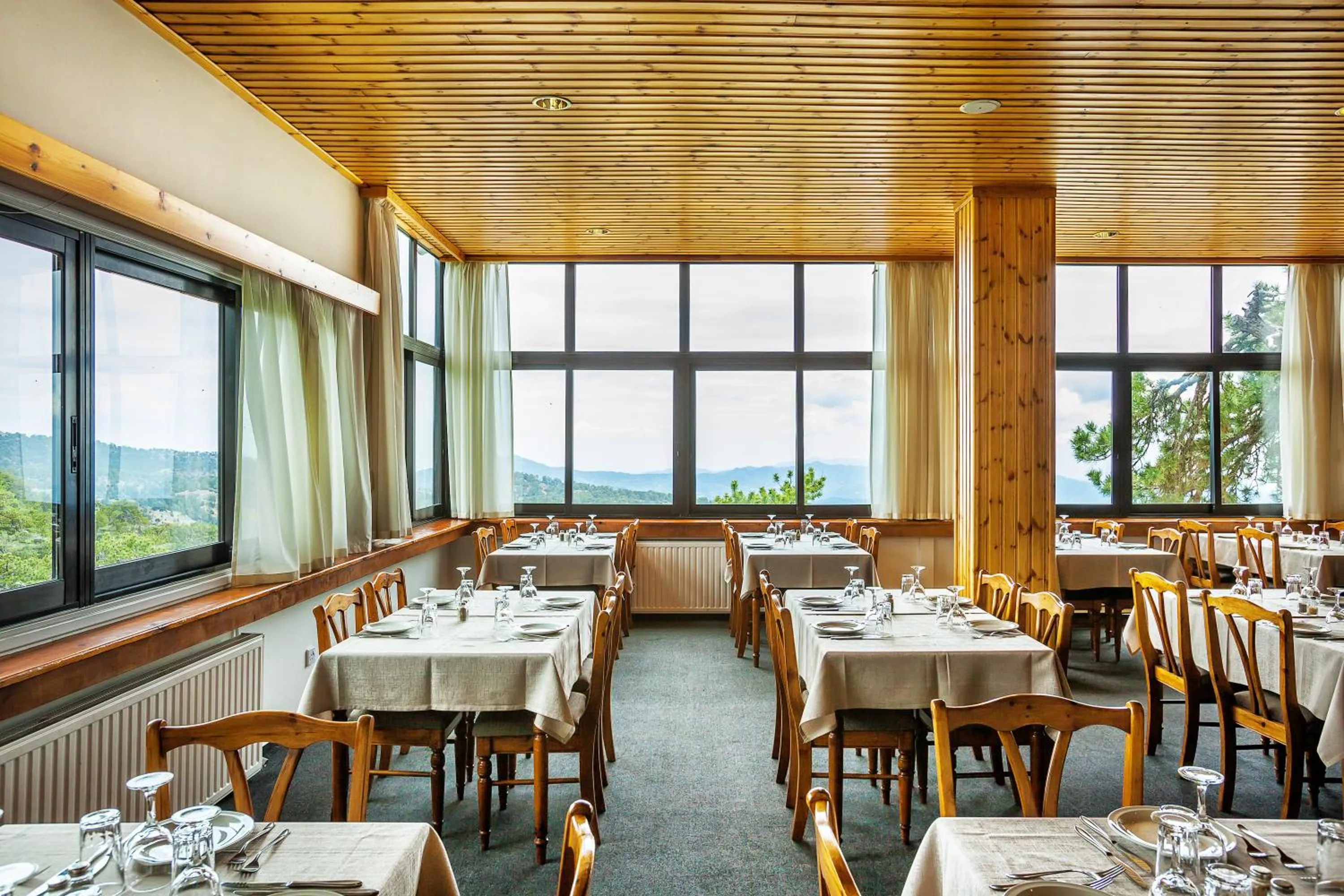 Restaurant/places to eat in Troodos Hotel & Spa