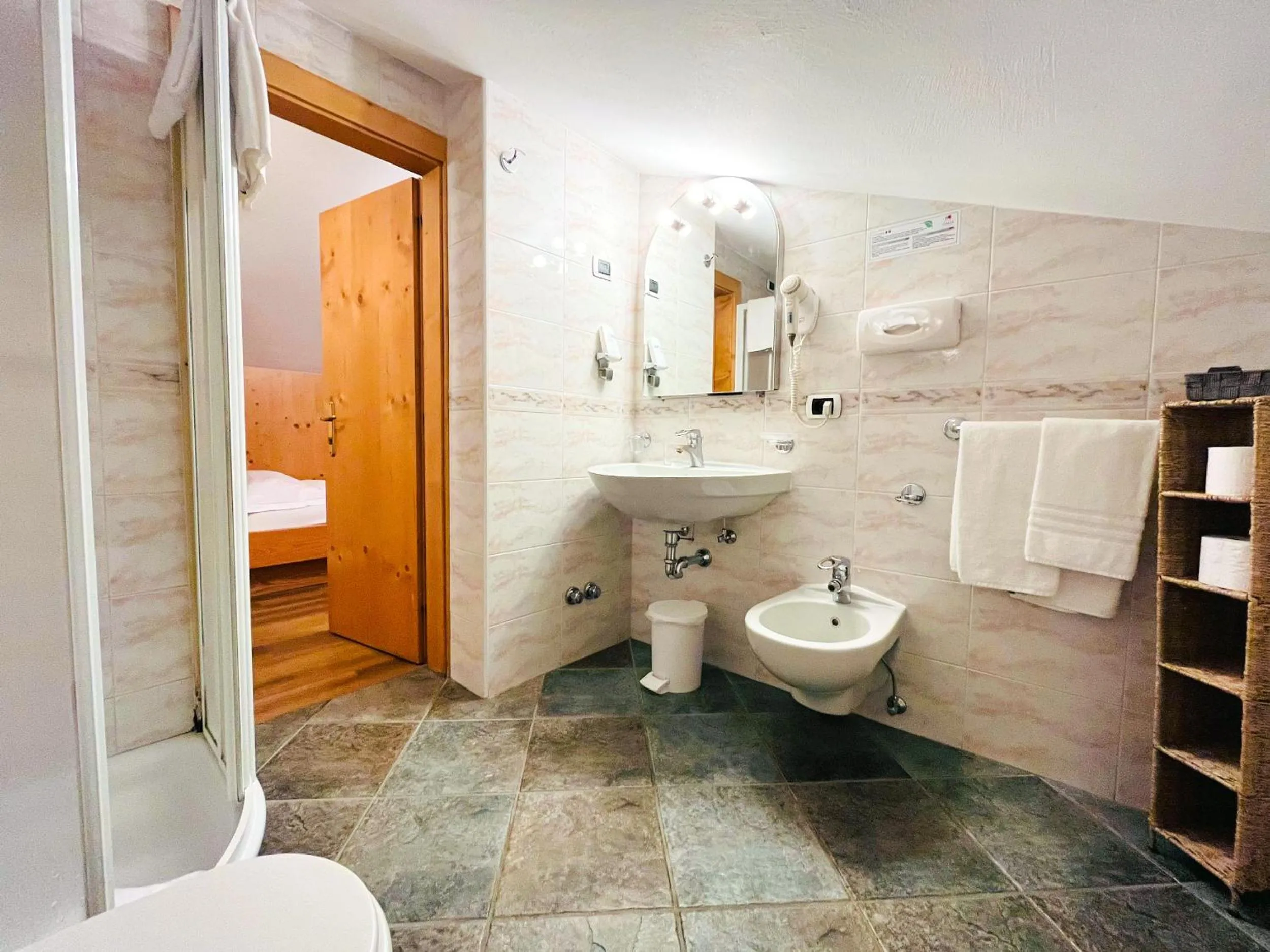 Shower in Hotel Galli