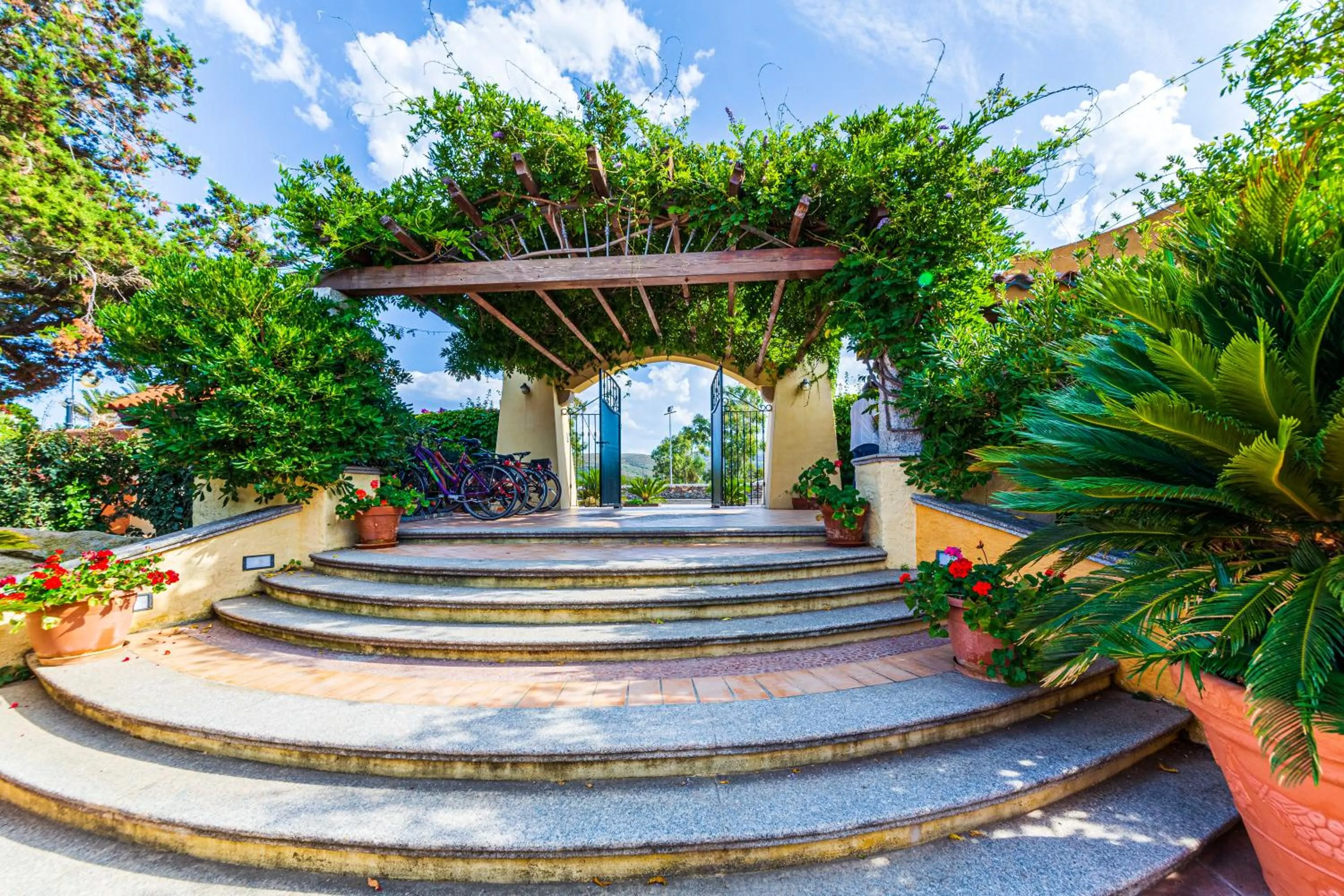 Facade/entrance in Hotel L'Esagono