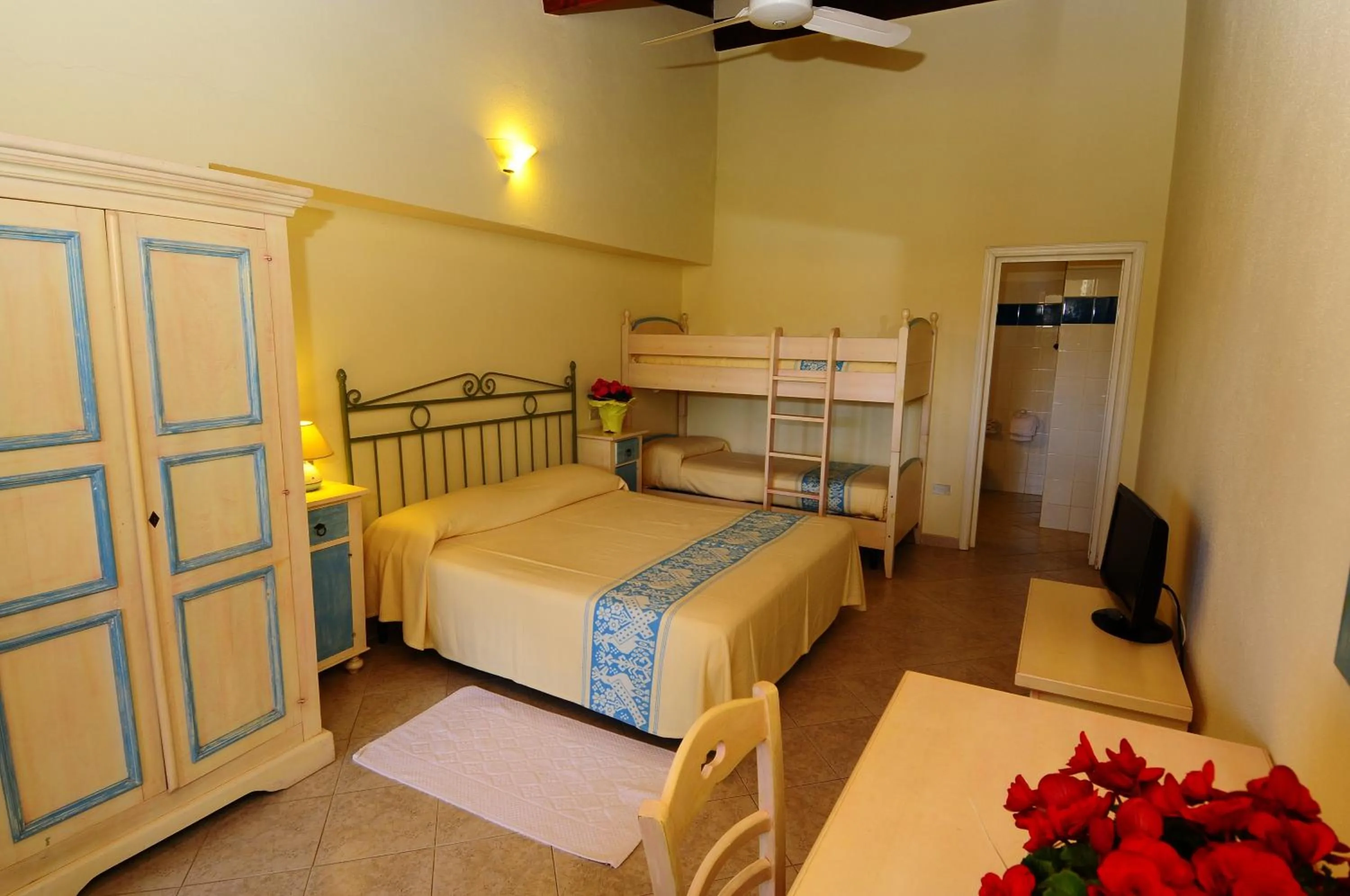 Photo of the whole room, Bed in Hotel L'Esagono