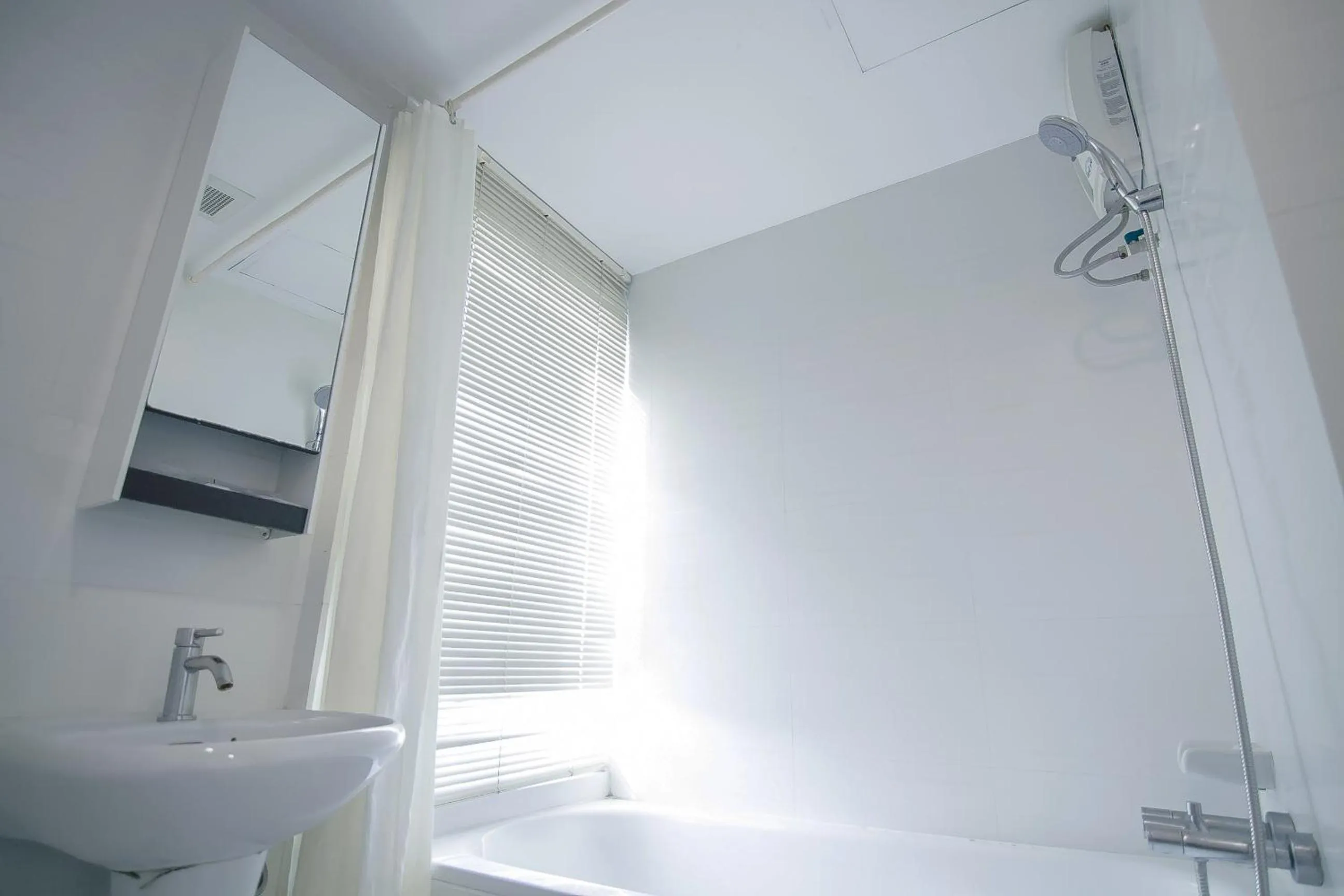 Shower in Romance Hotel Bangna