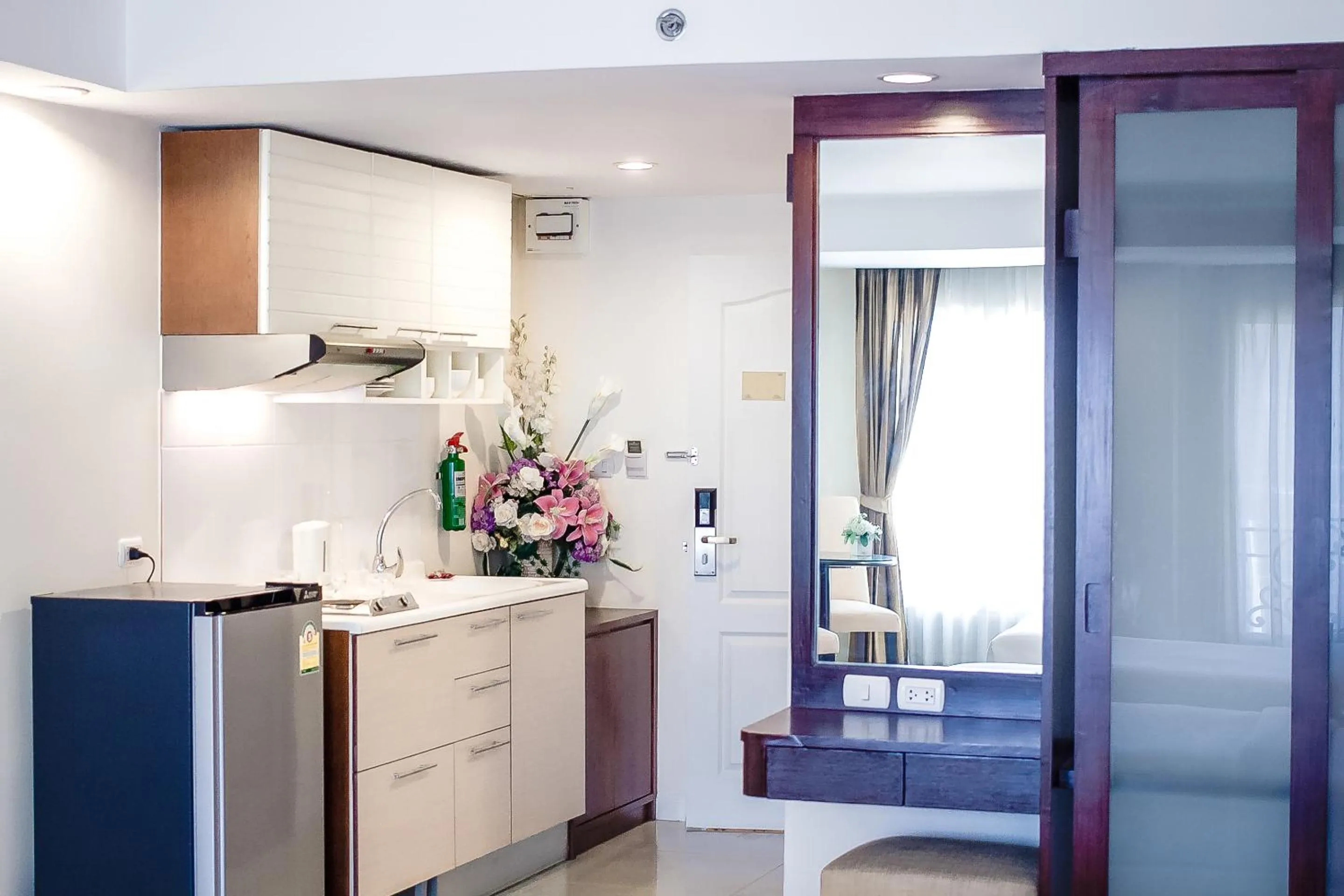 Kitchen or kitchenette in Romance Hotel Bangna