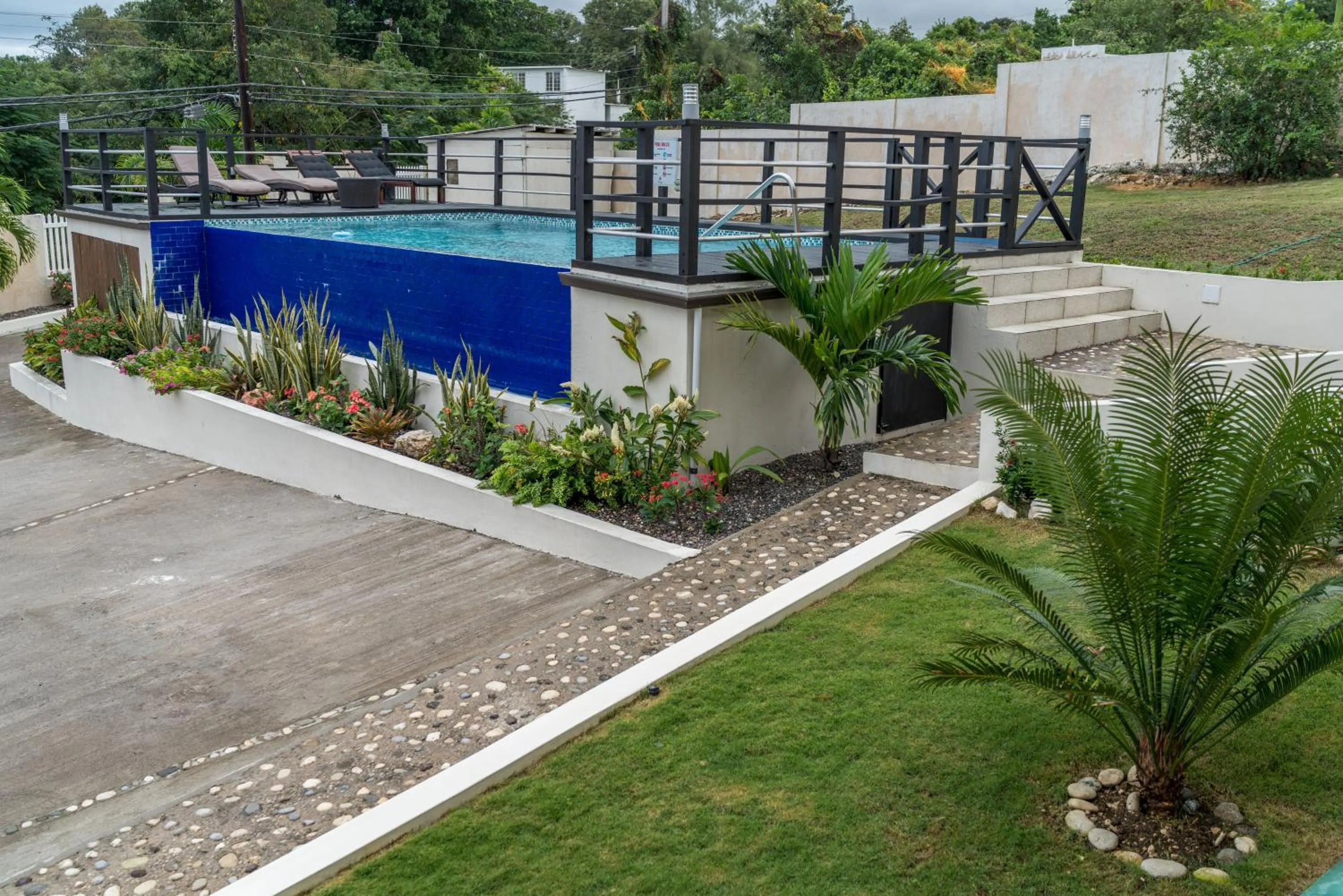Garden in Family Complex beside Beach w/Pool Montego Bay #1