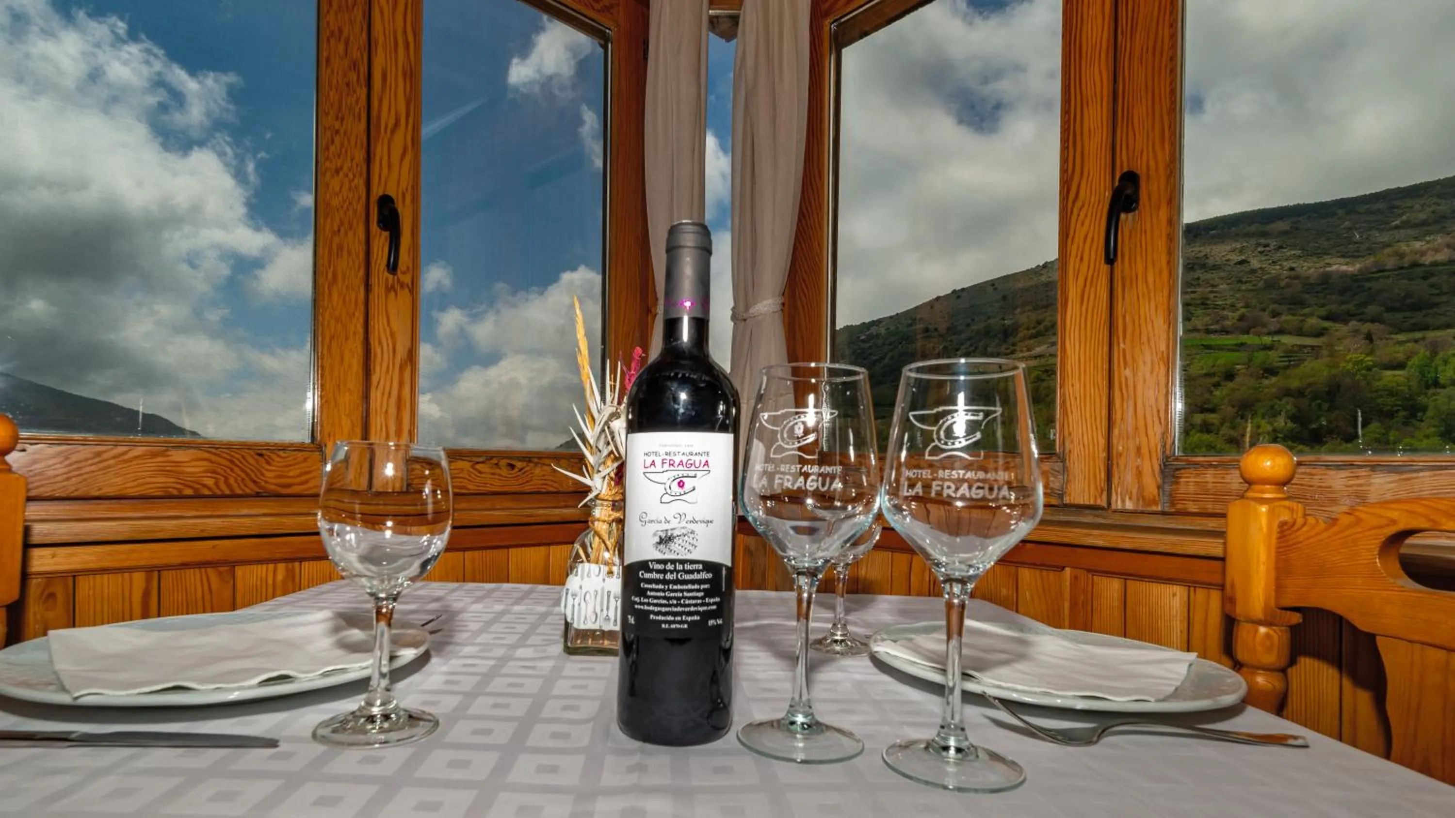 Restaurant/places to eat in Hotel La Fragua I