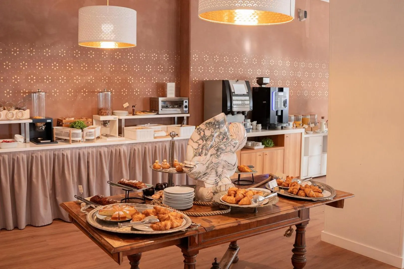 Restaurant/places to eat in Hotel Concordia