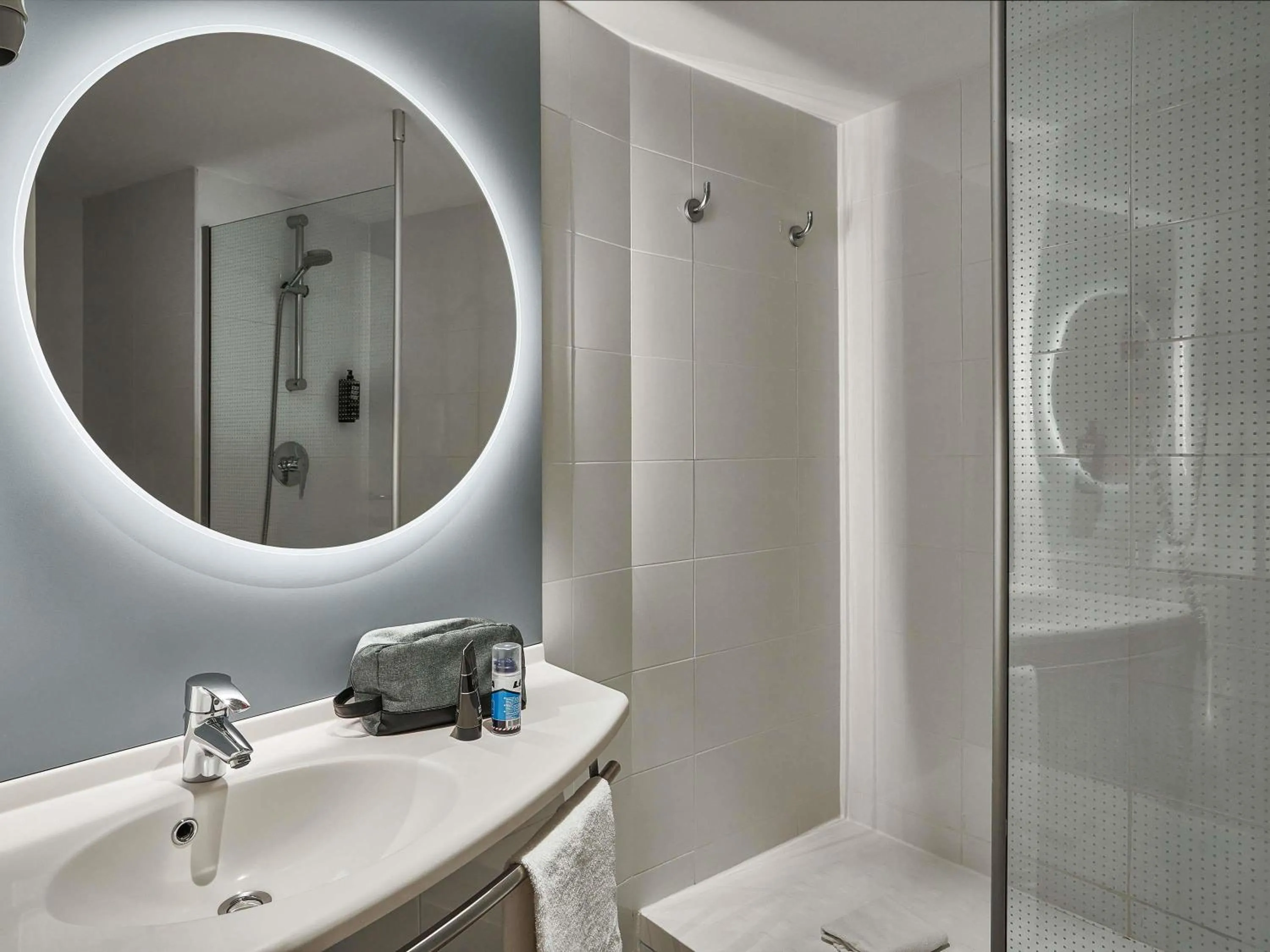 Bedroom in Ibis Barcelona Santa Coloma