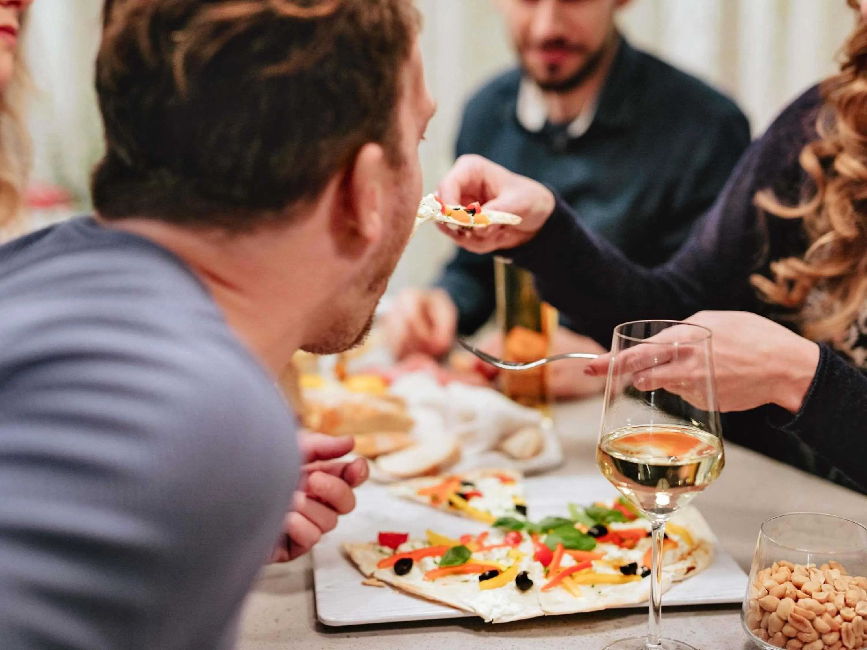 Restaurant/places to eat in Ibis Barcelona Santa Coloma