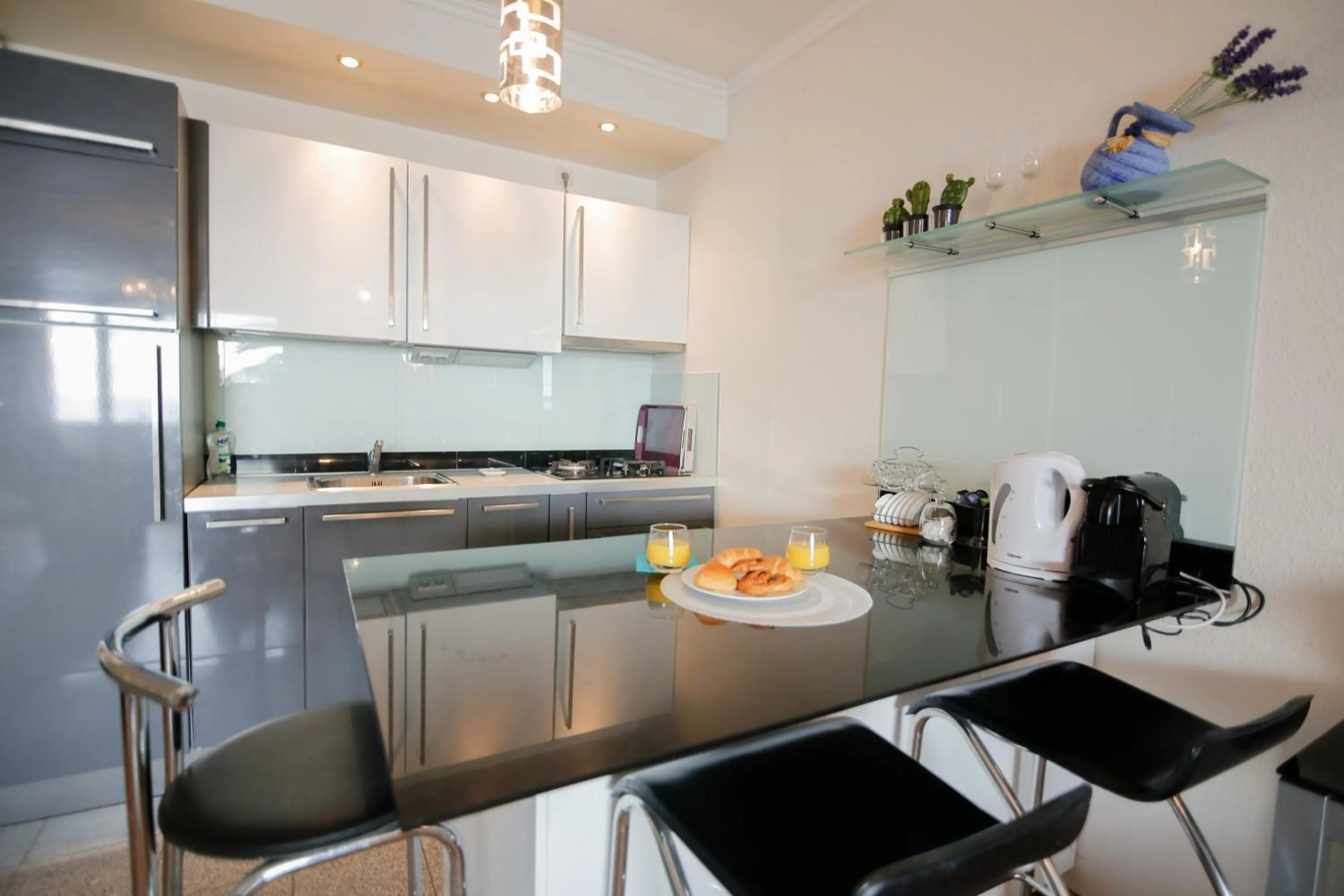 Coffee/tea facilities in Sea view luxury apartment