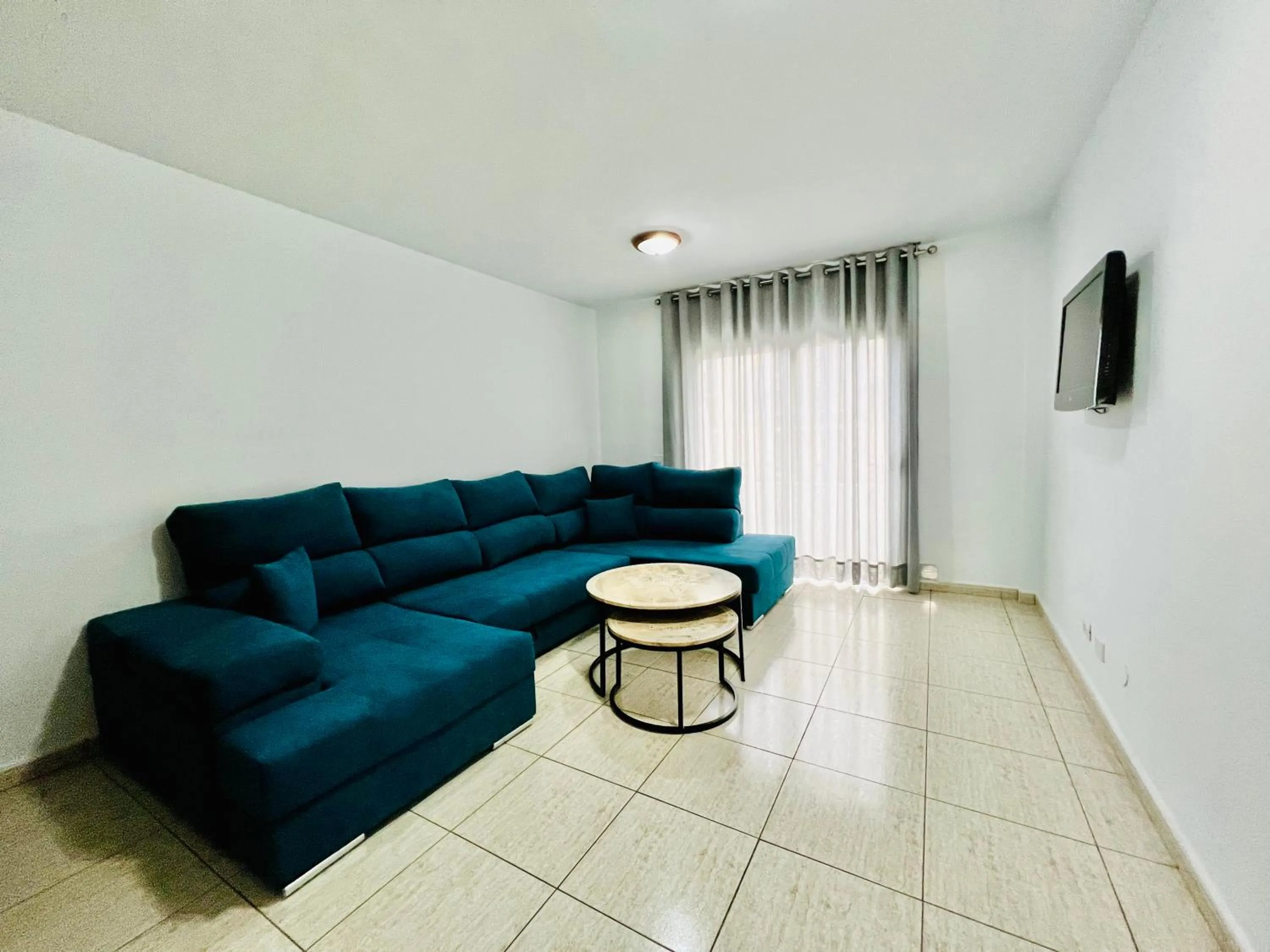 Communal lounge/ TV room in Apartamentos Frontera