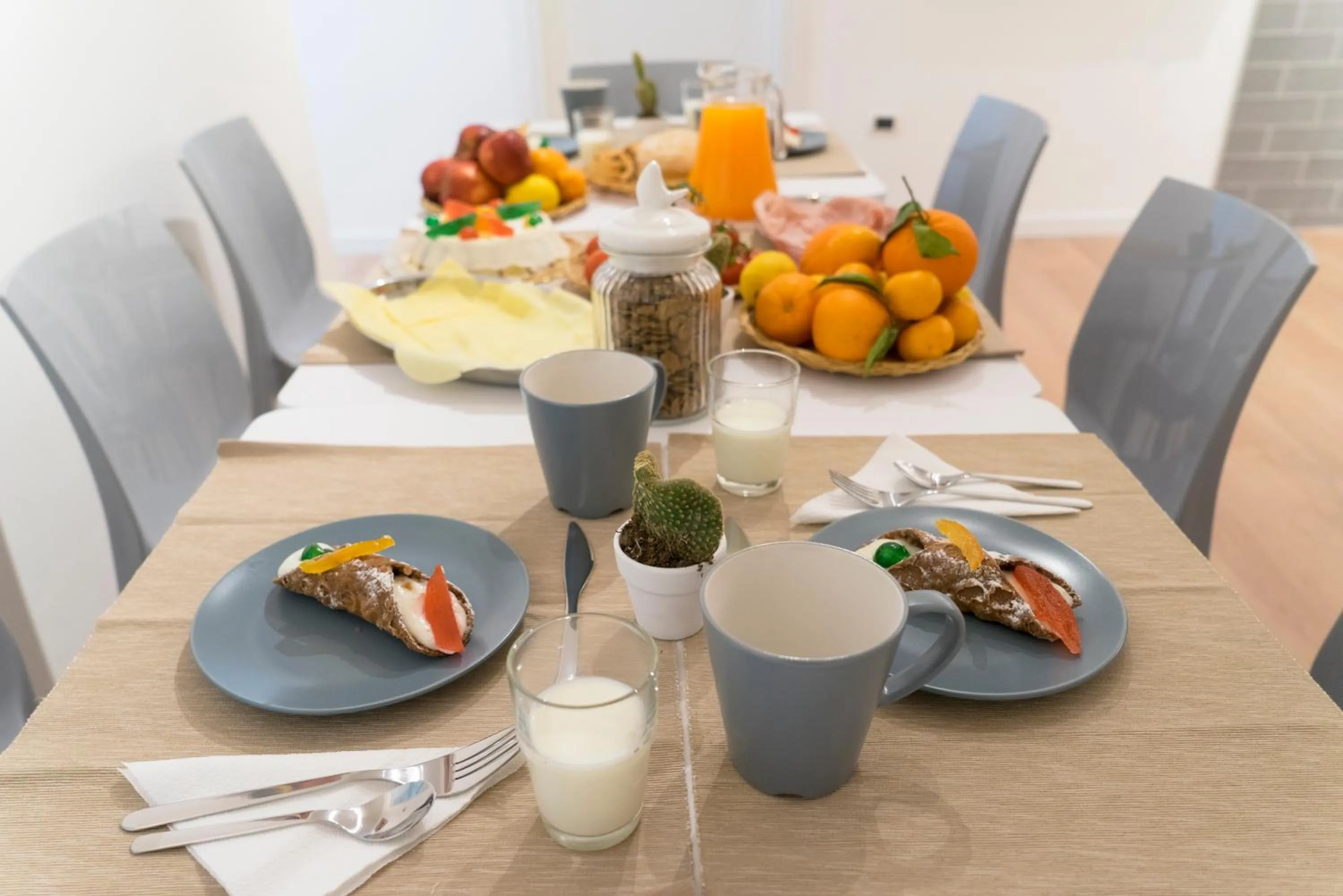 Communal kitchen in Suite Dreams