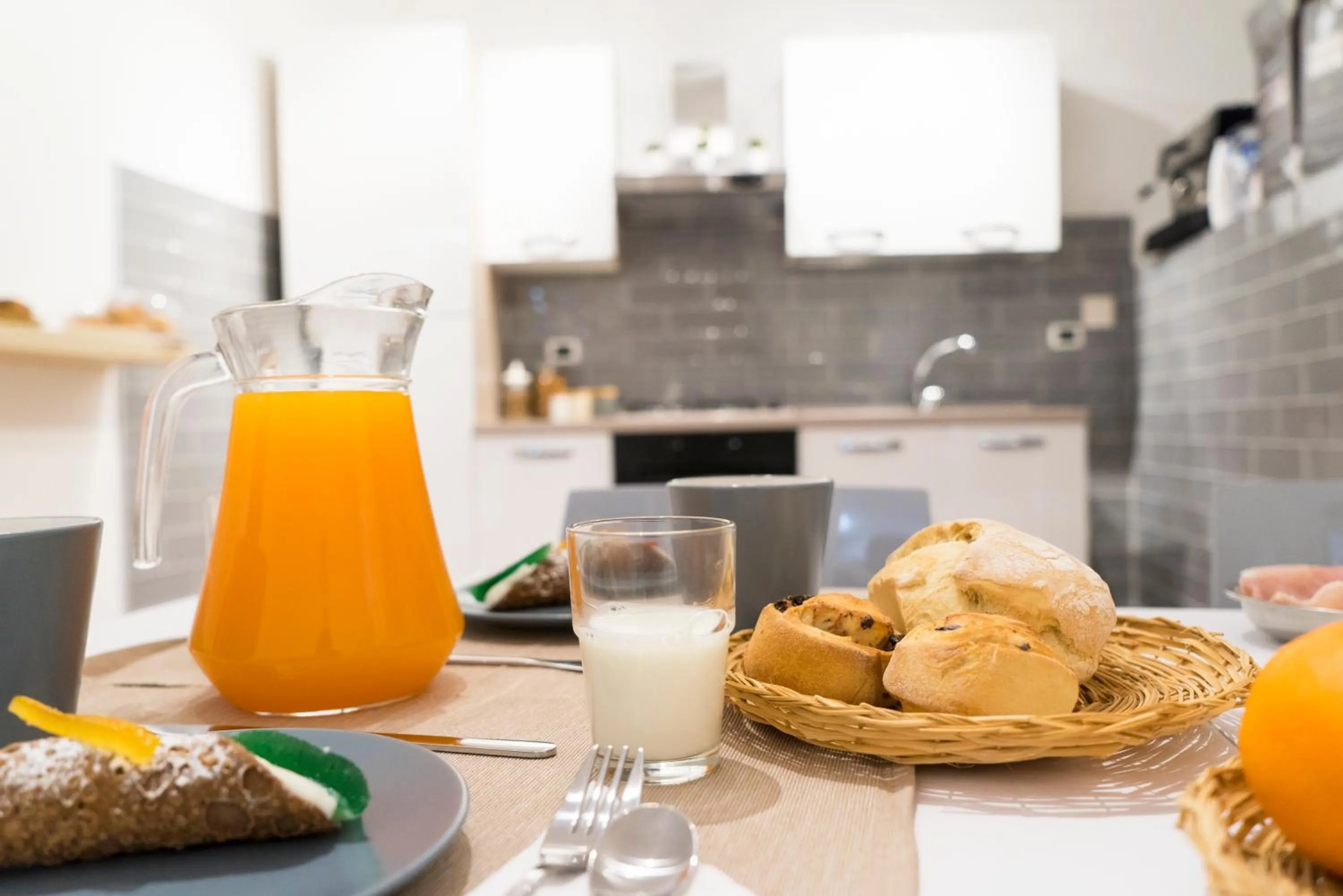 Communal kitchen in Suite Dreams