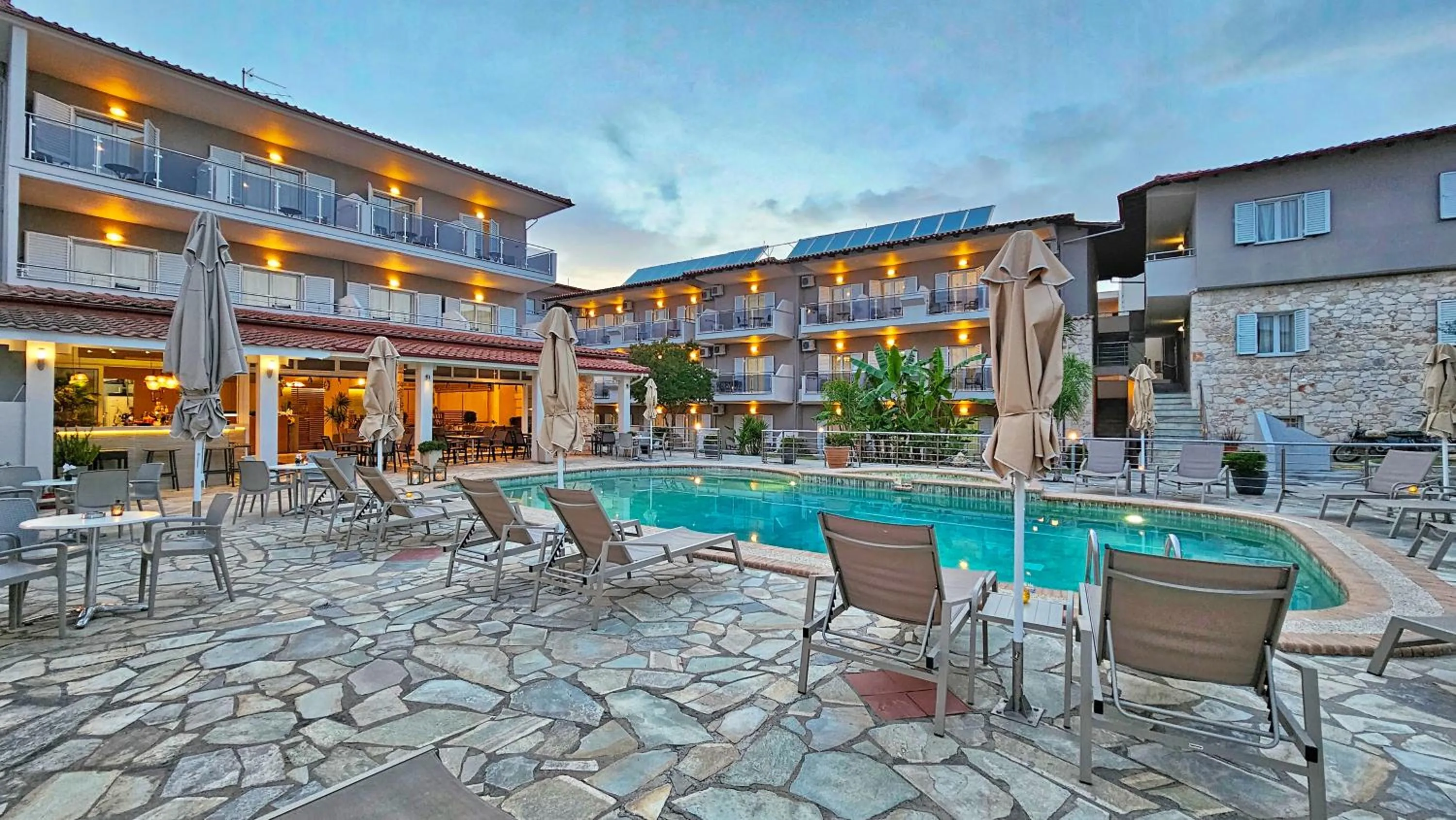 Sarantis Hotel