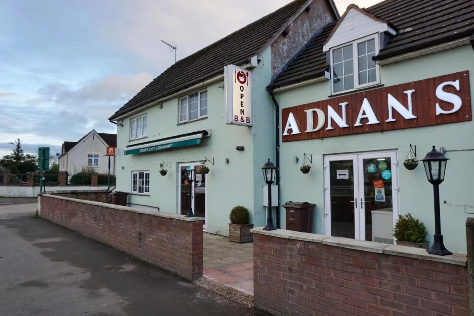 Facade/entrance in Adnans Hotel