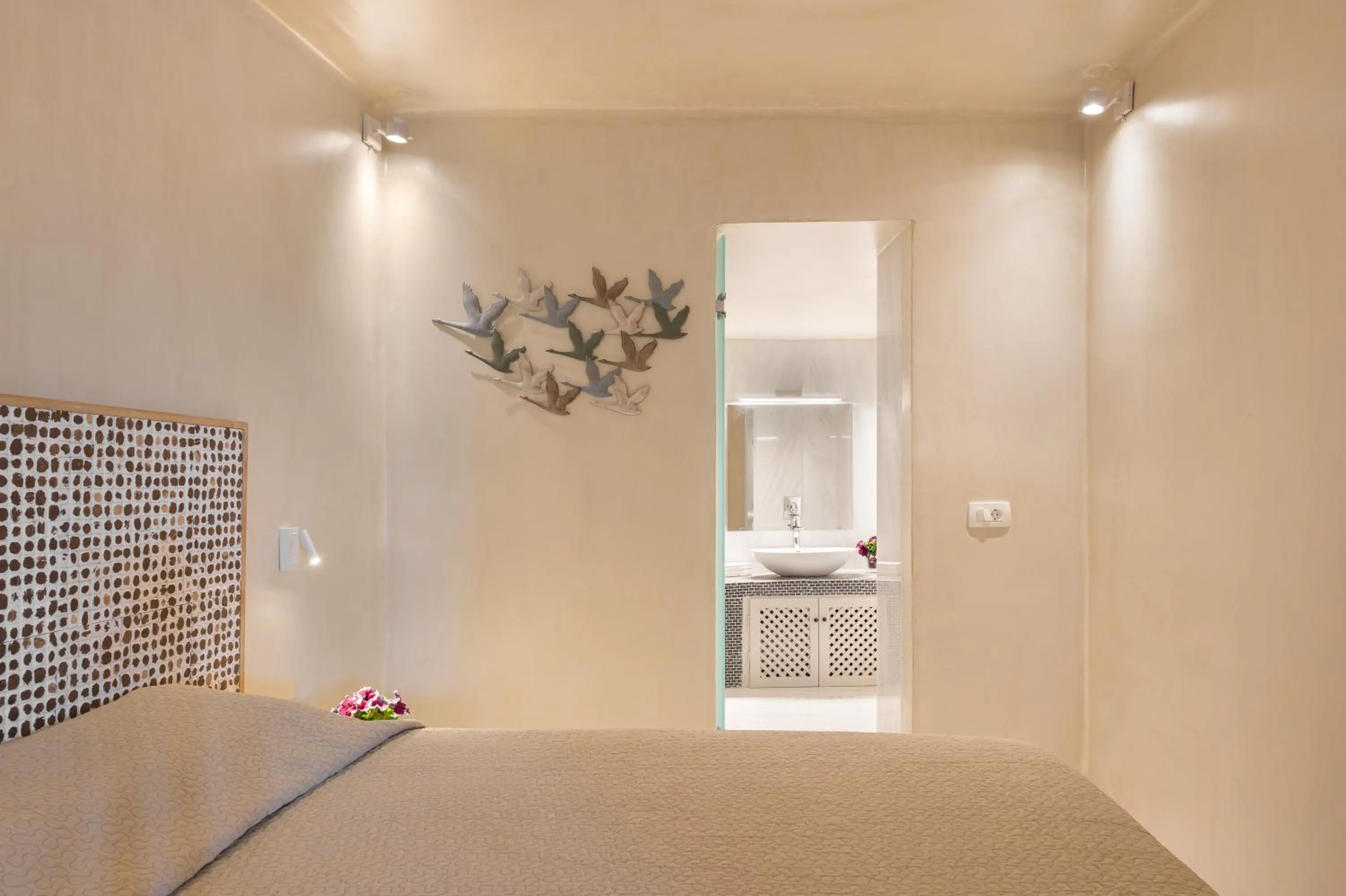 Bed in Armeni Luxury Villas