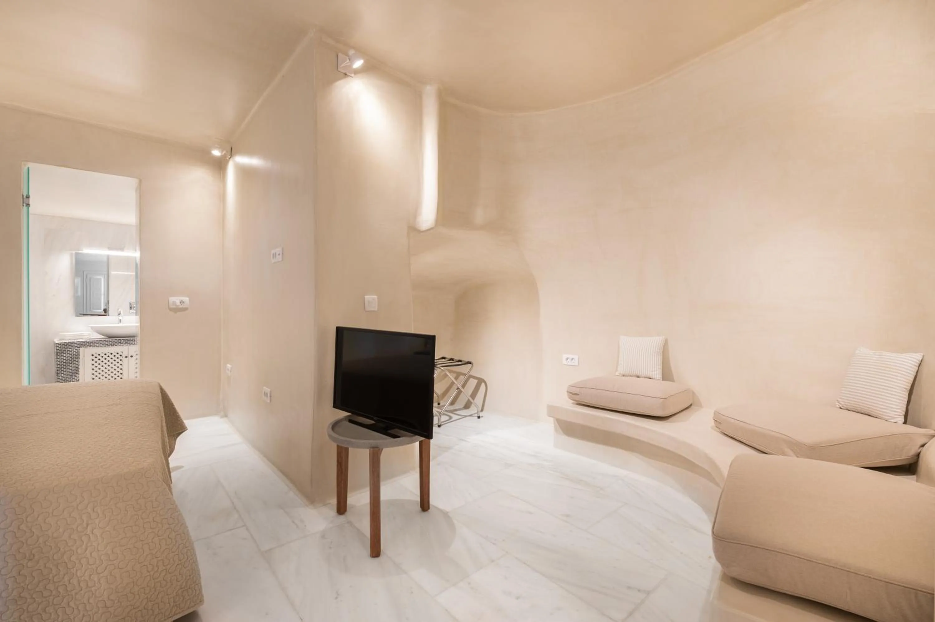 Bed in Armeni Luxury Villas